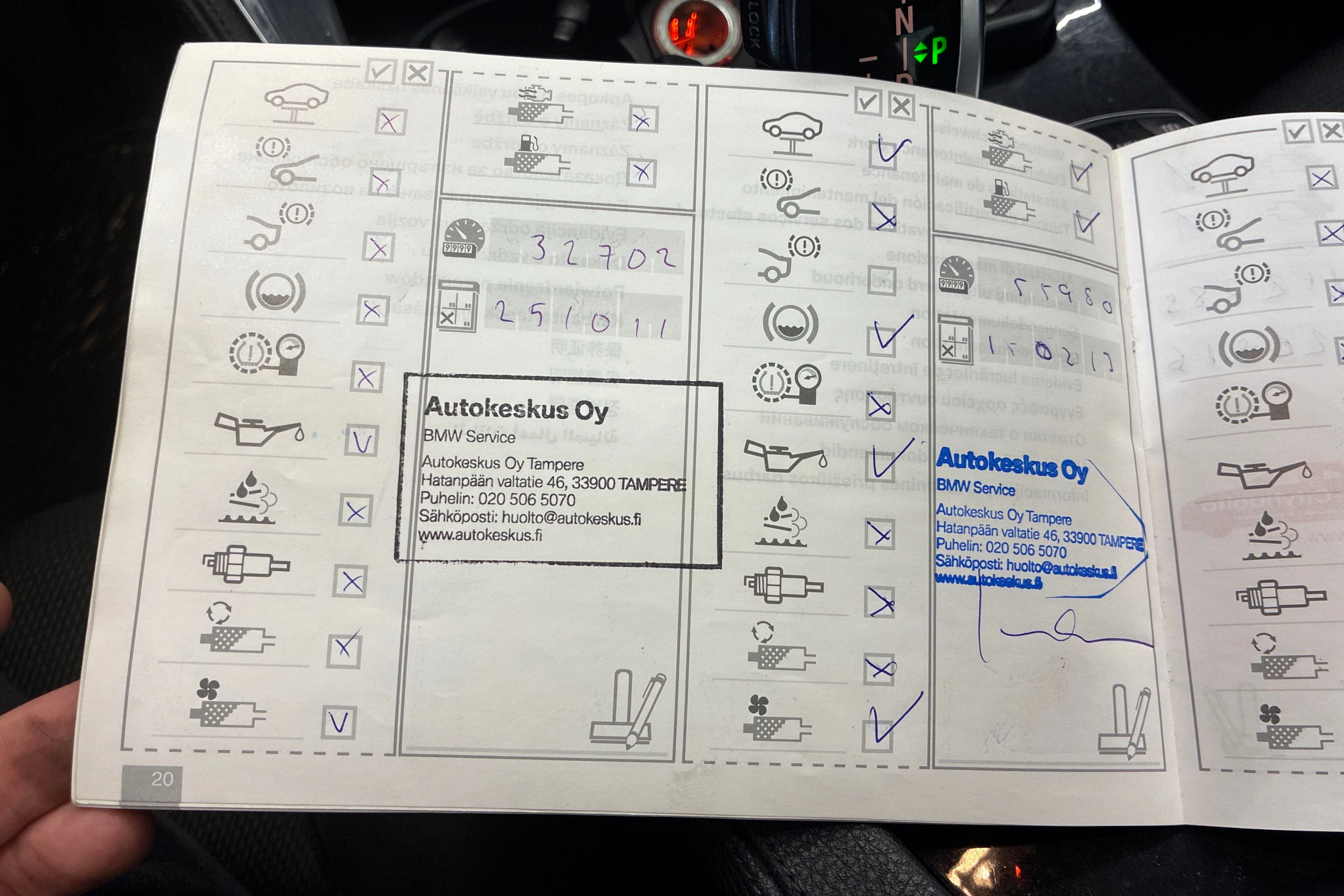 Sininen BMW 520 2011 kuva 12.