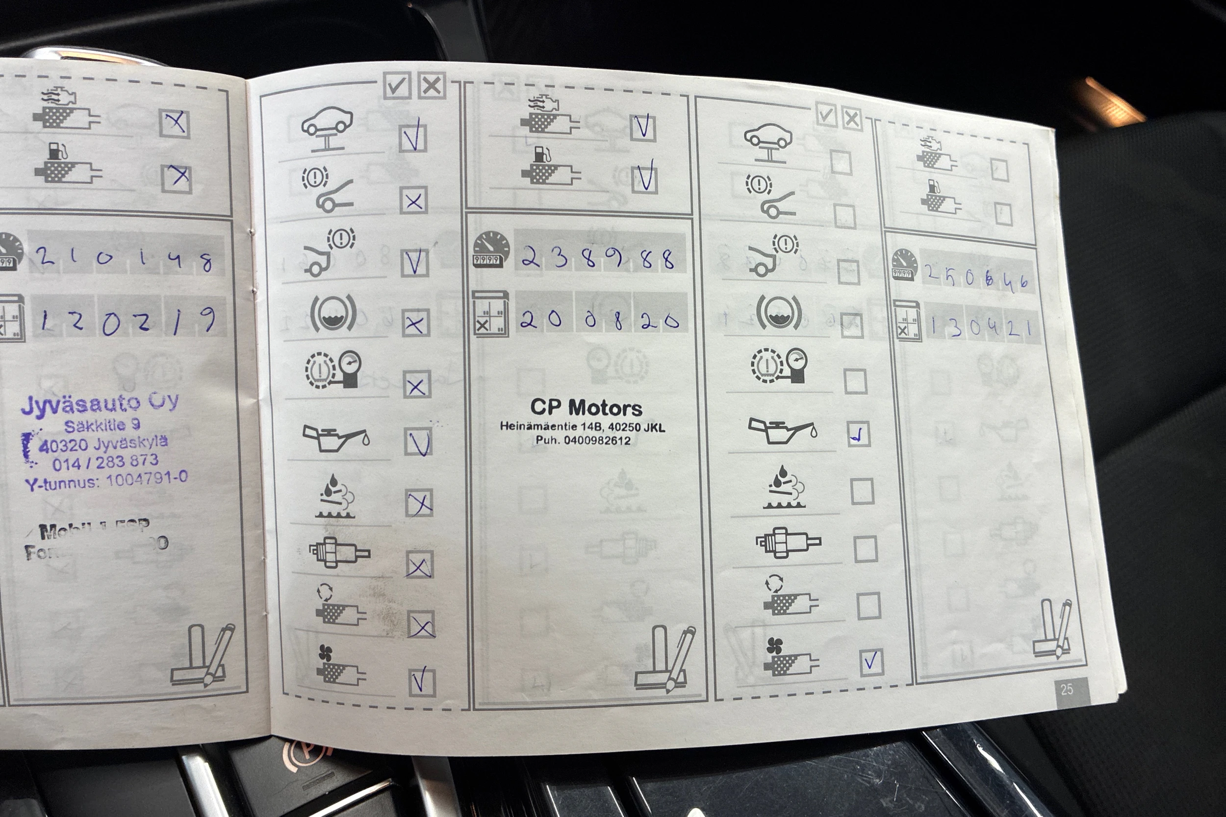 Sininen BMW 520 2011 kuva 17.