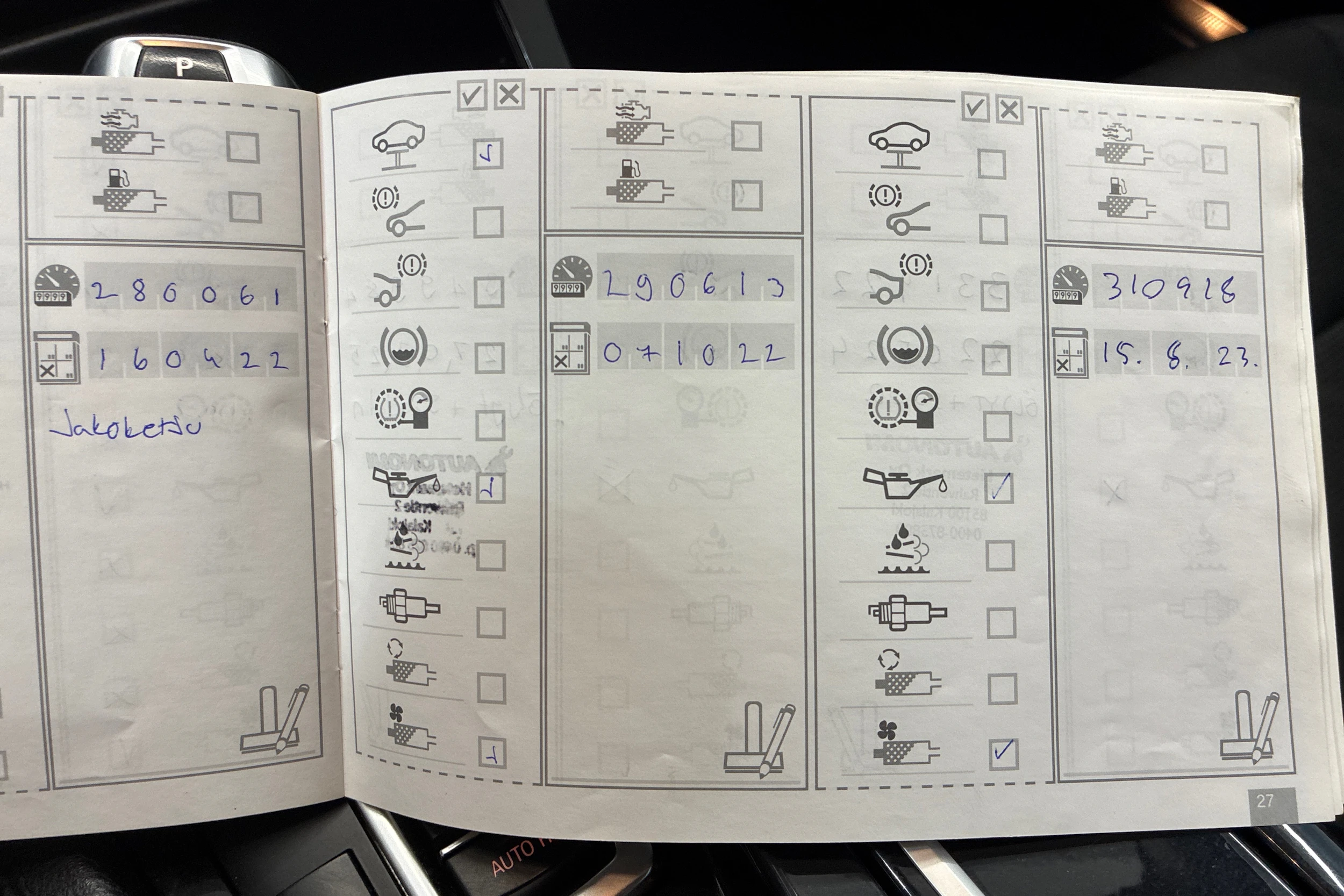 Sininen BMW 520 2011 kuva 19.
