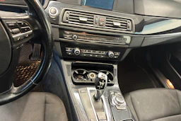 Sininen BMW 520 2011 kuva 33.