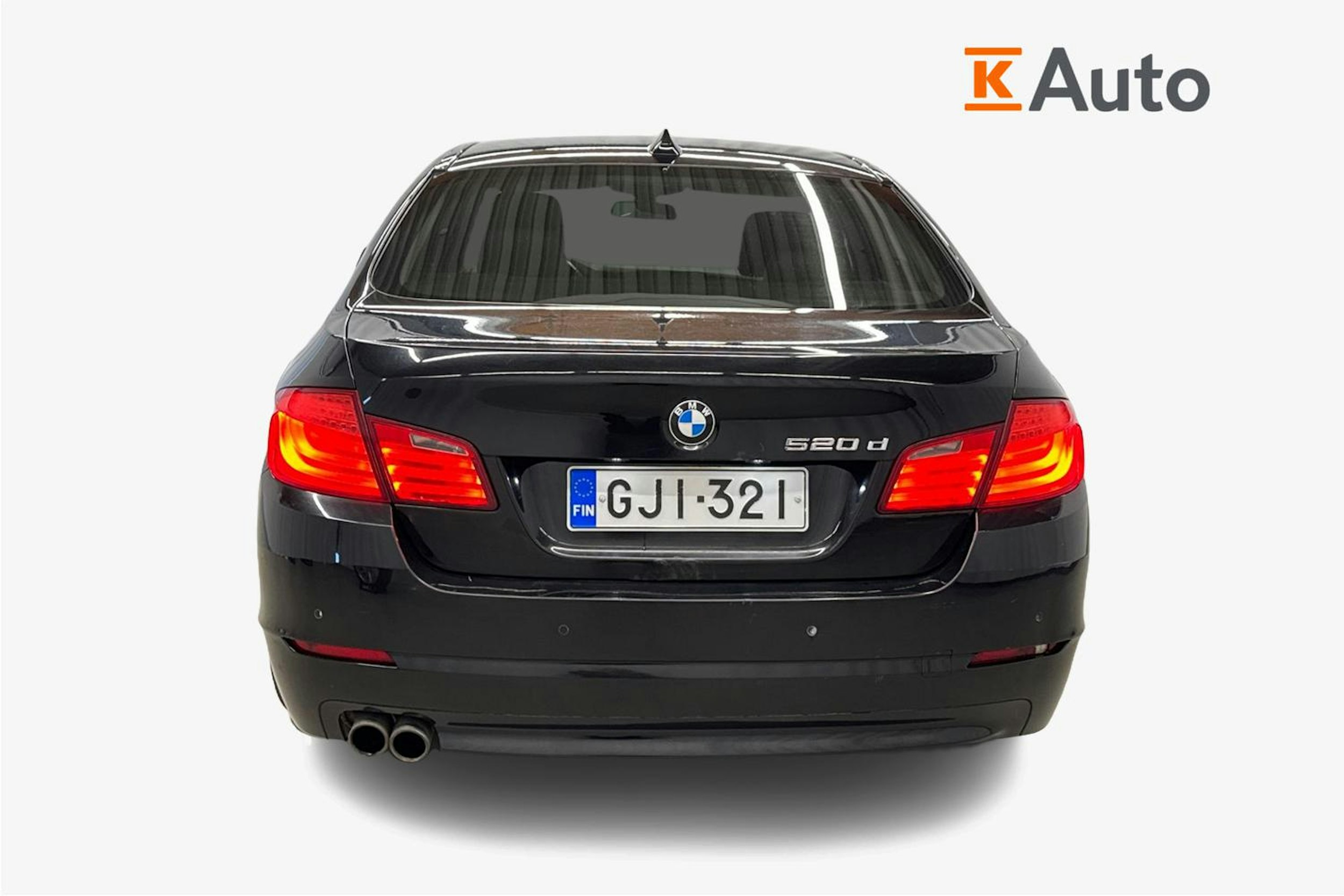 musta BMW 520 2011 kuva 3.