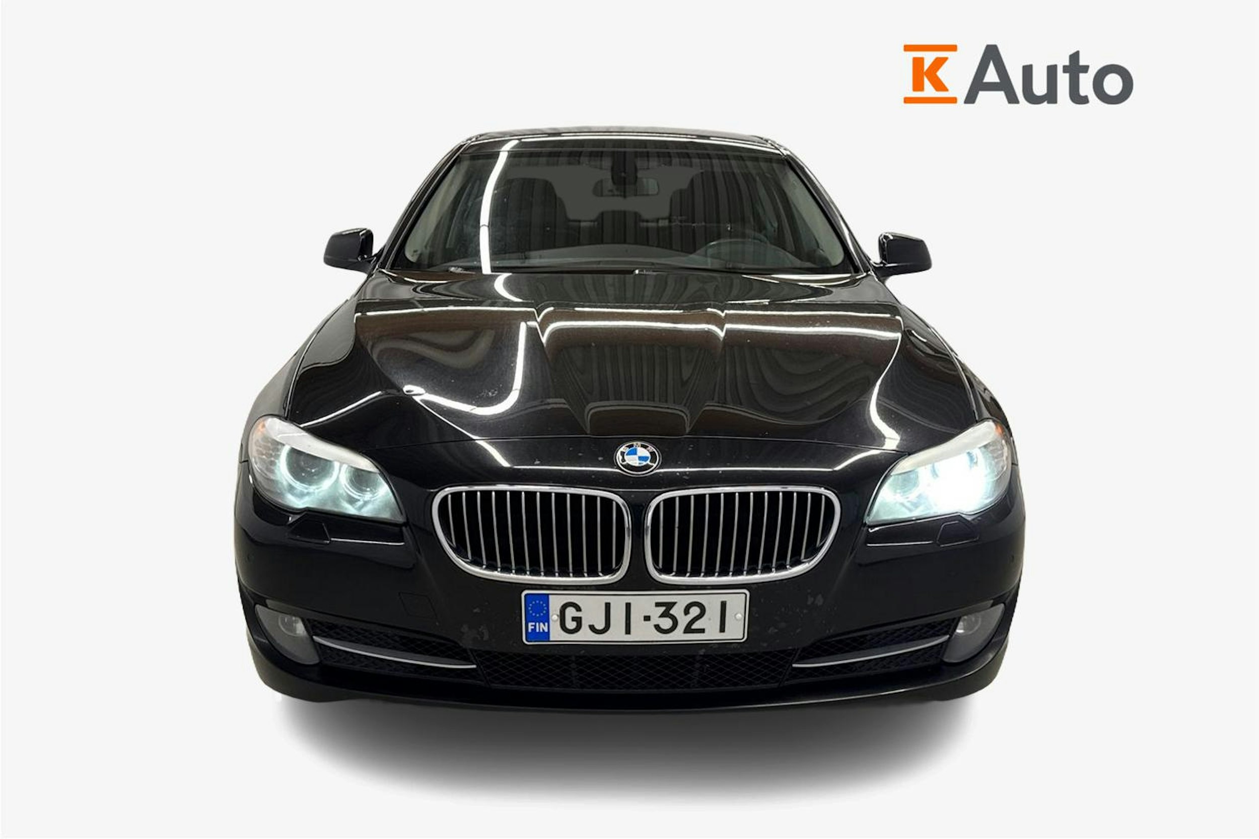 musta BMW 520 2011 kuva 4.