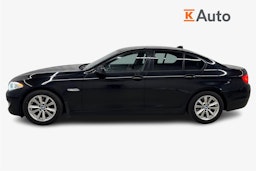 musta BMW 520 2011 kuva 5.