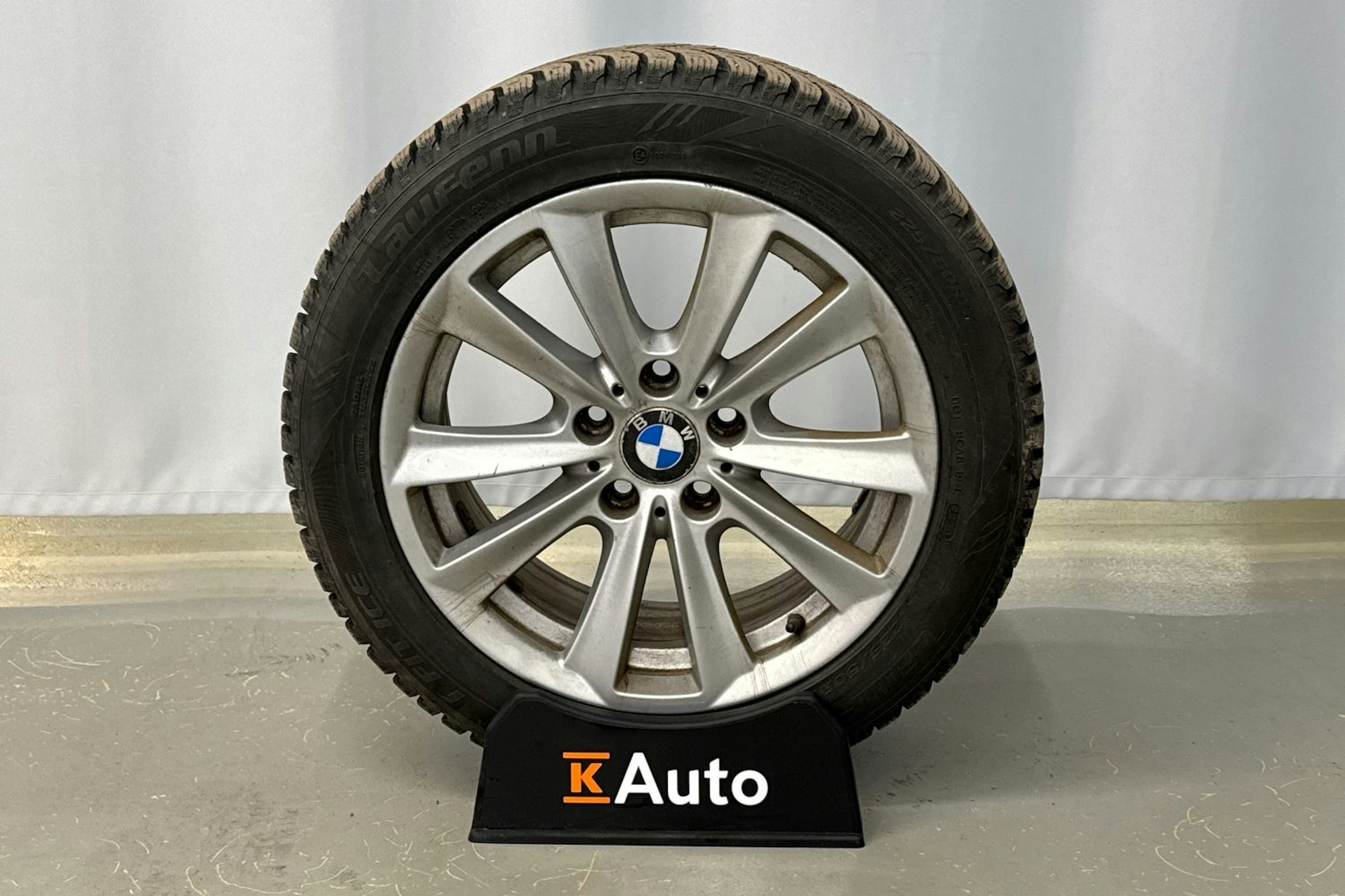 musta BMW 520 2011 kuva 11.