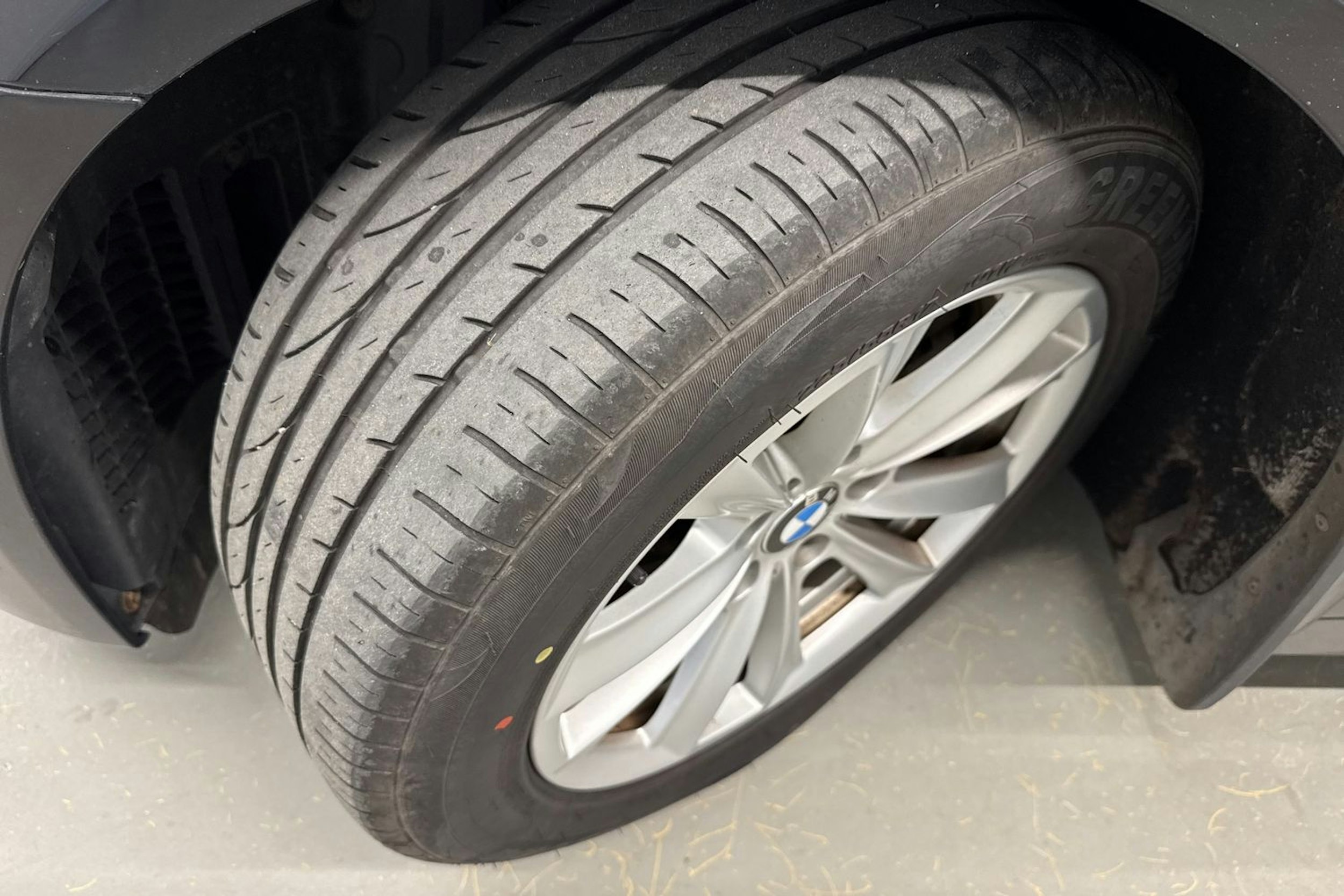 musta BMW 520 2011 kuva 13.