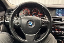 musta BMW 520 2011 kuva 17.