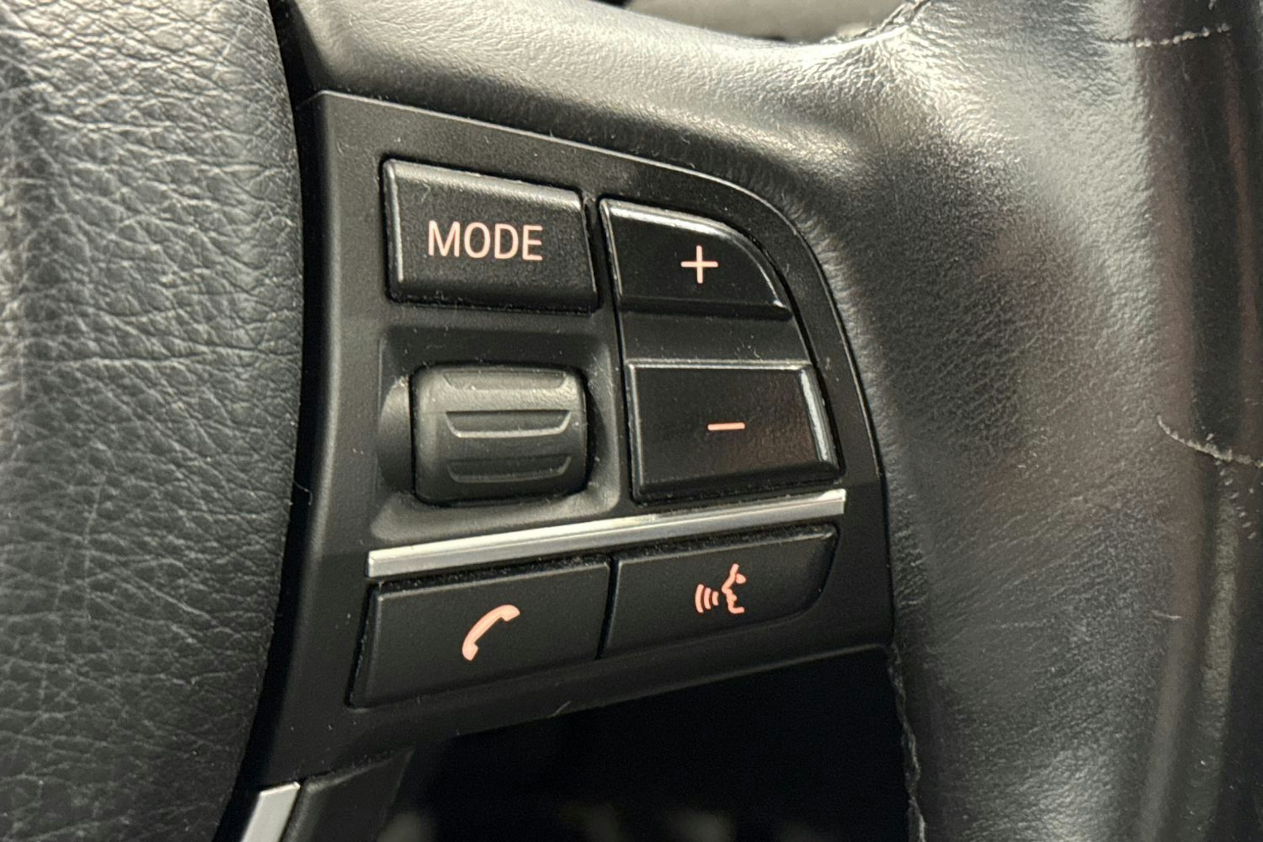 musta BMW 520 2011 kuva 18.