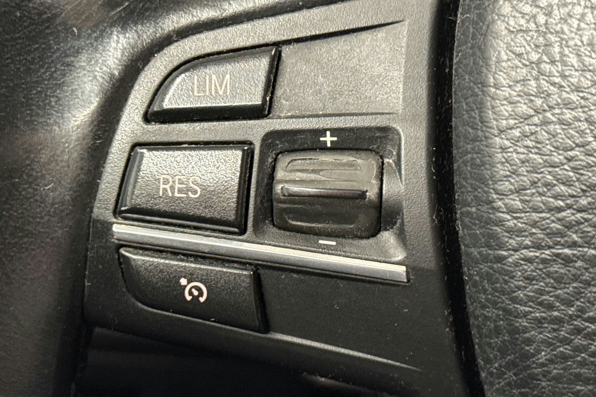 musta BMW 520 2011 kuva 19.