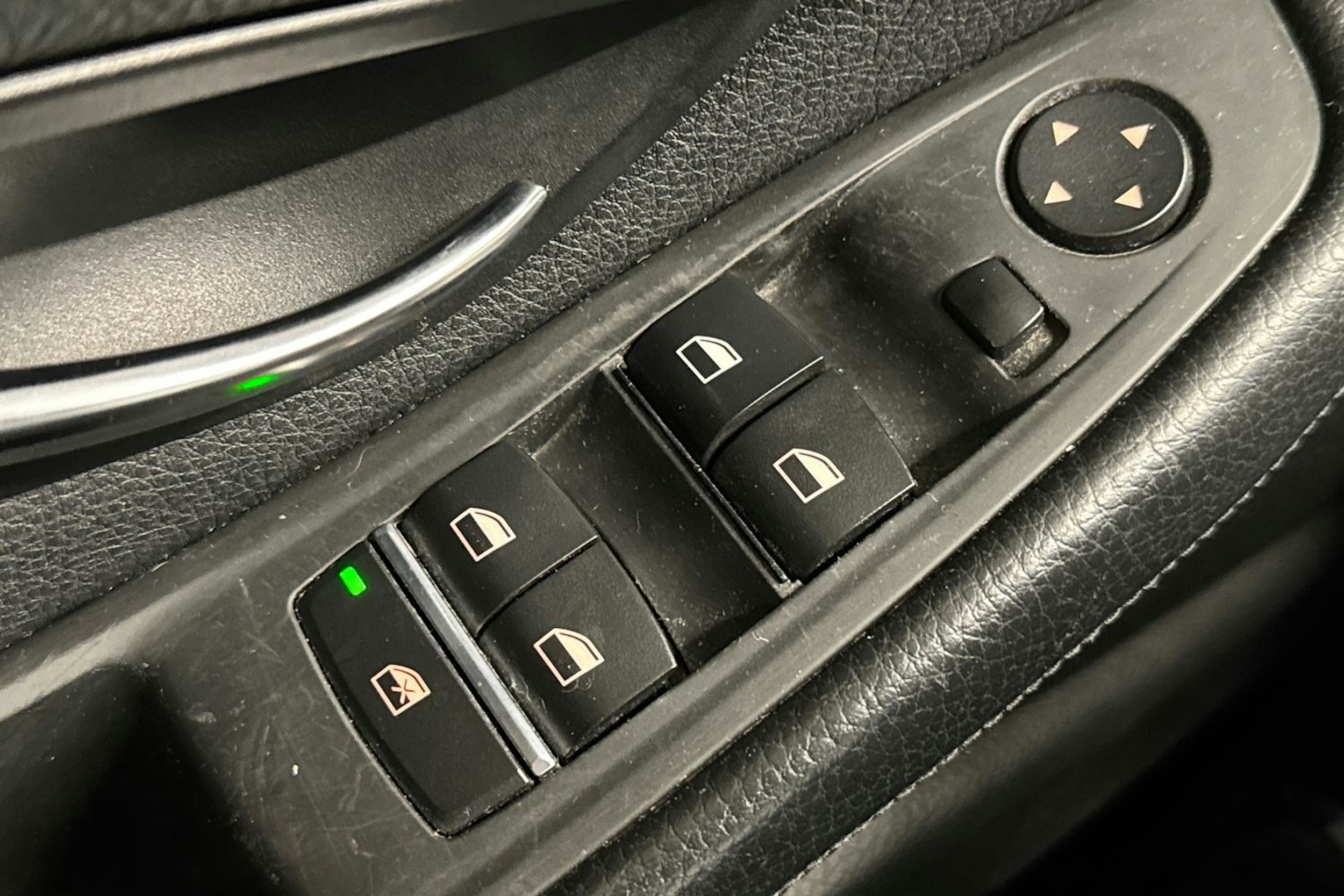 musta BMW 520 2011 kuva 20.