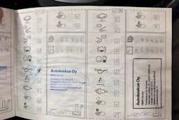 musta BMW 520 2011 kuva 22.