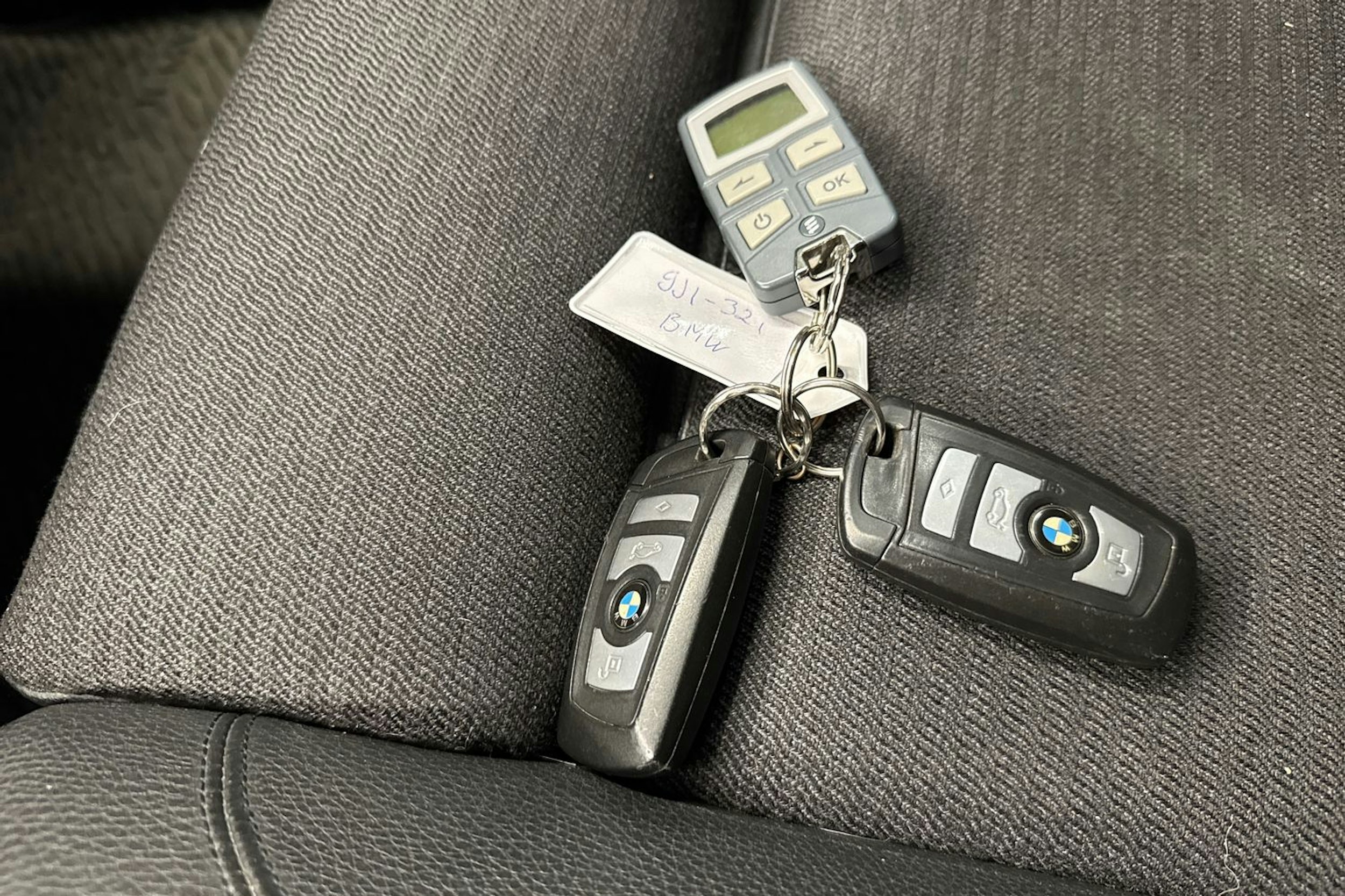 musta BMW 520 2011 kuva 25.