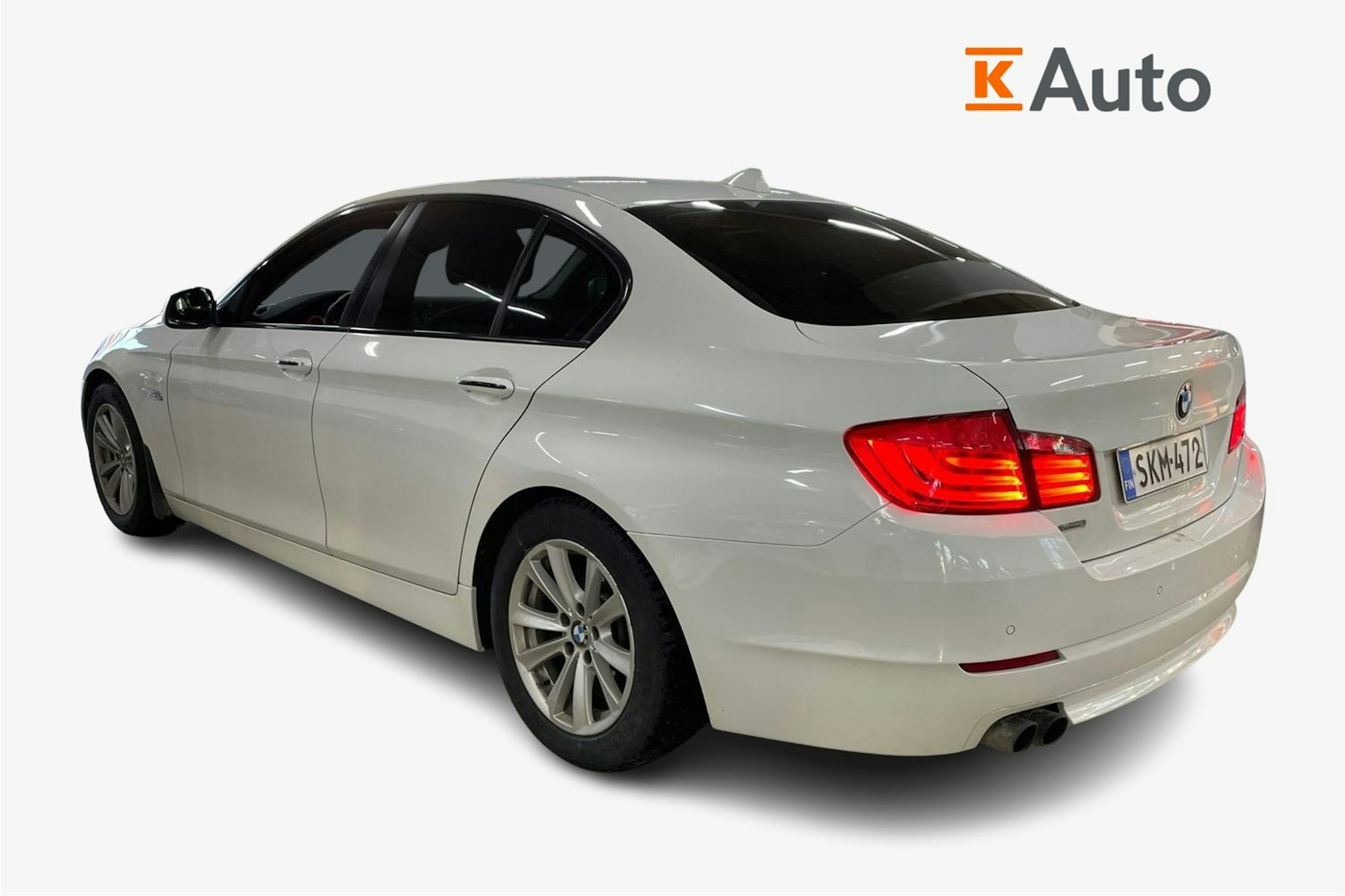 Valkoinen BMW 520 2011 kuva 2.