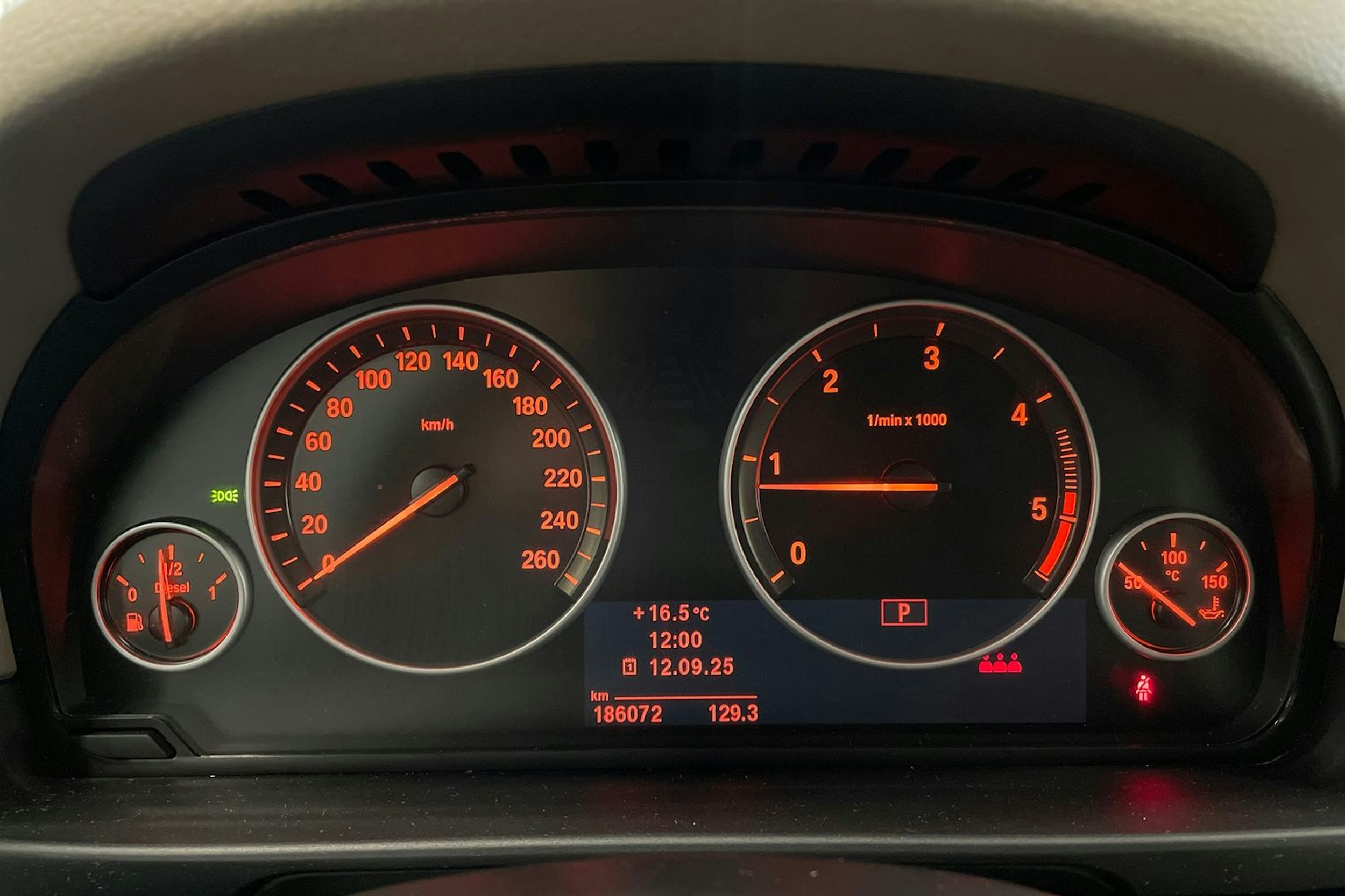 musta BMW 520 2011 kuva 16.
