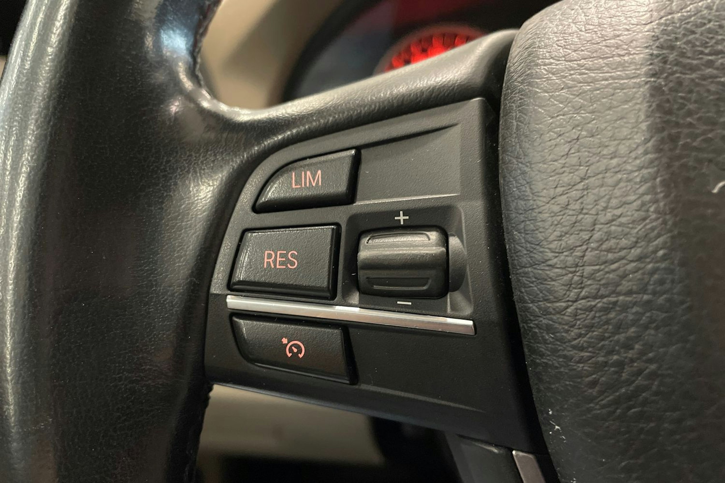 musta BMW 520 2011 kuva 17.