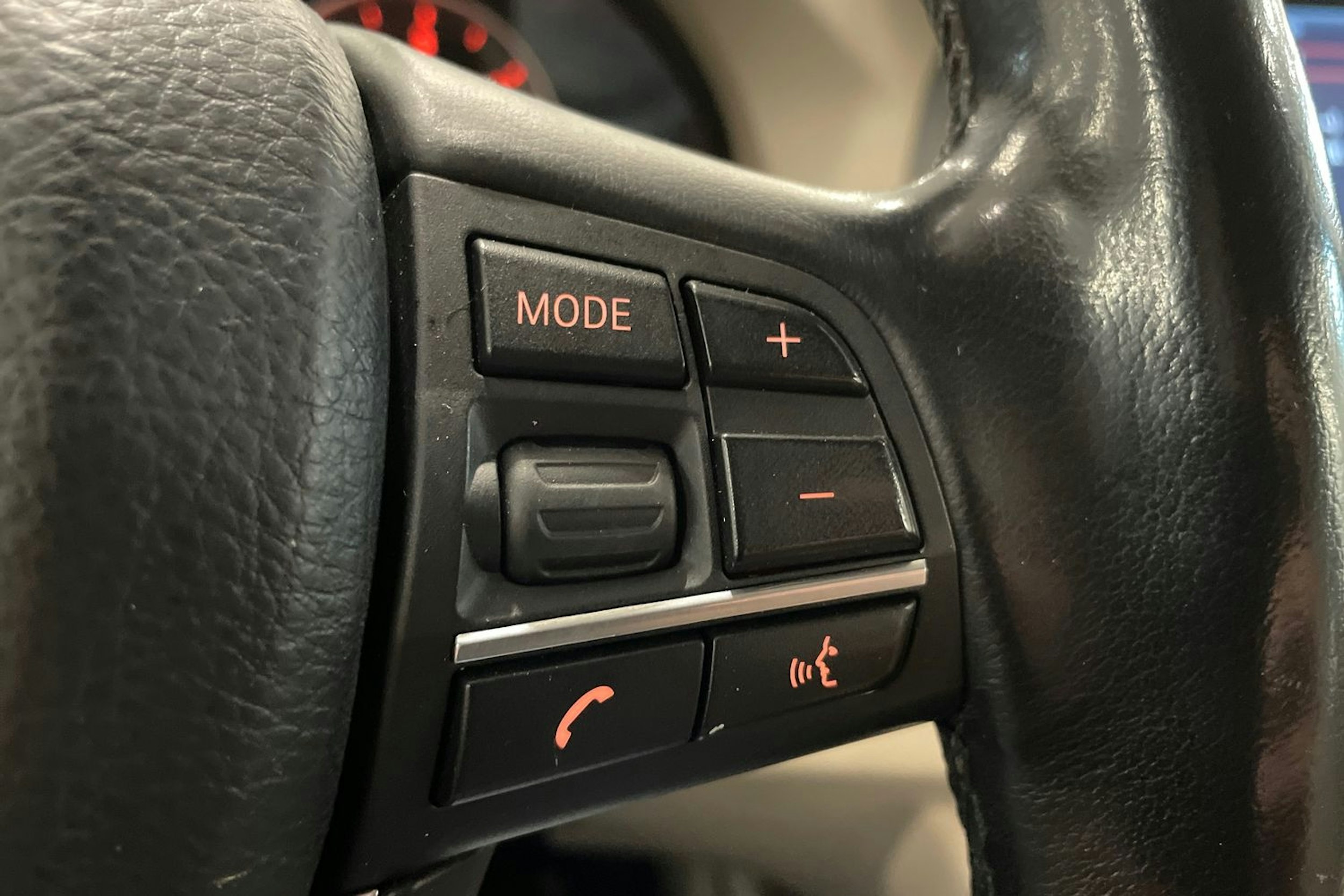 musta BMW 520 2011 kuva 18.