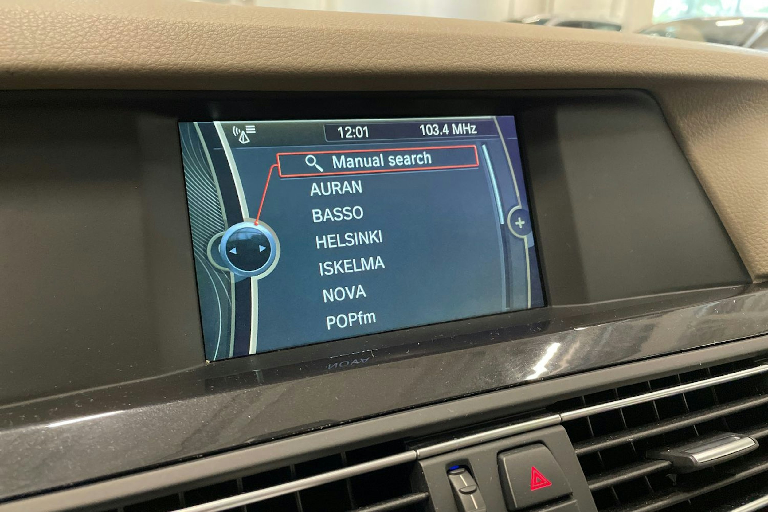 musta BMW 520 2011 kuva 19.