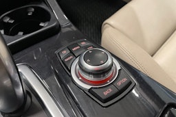musta BMW 520 2011 kuva 21.