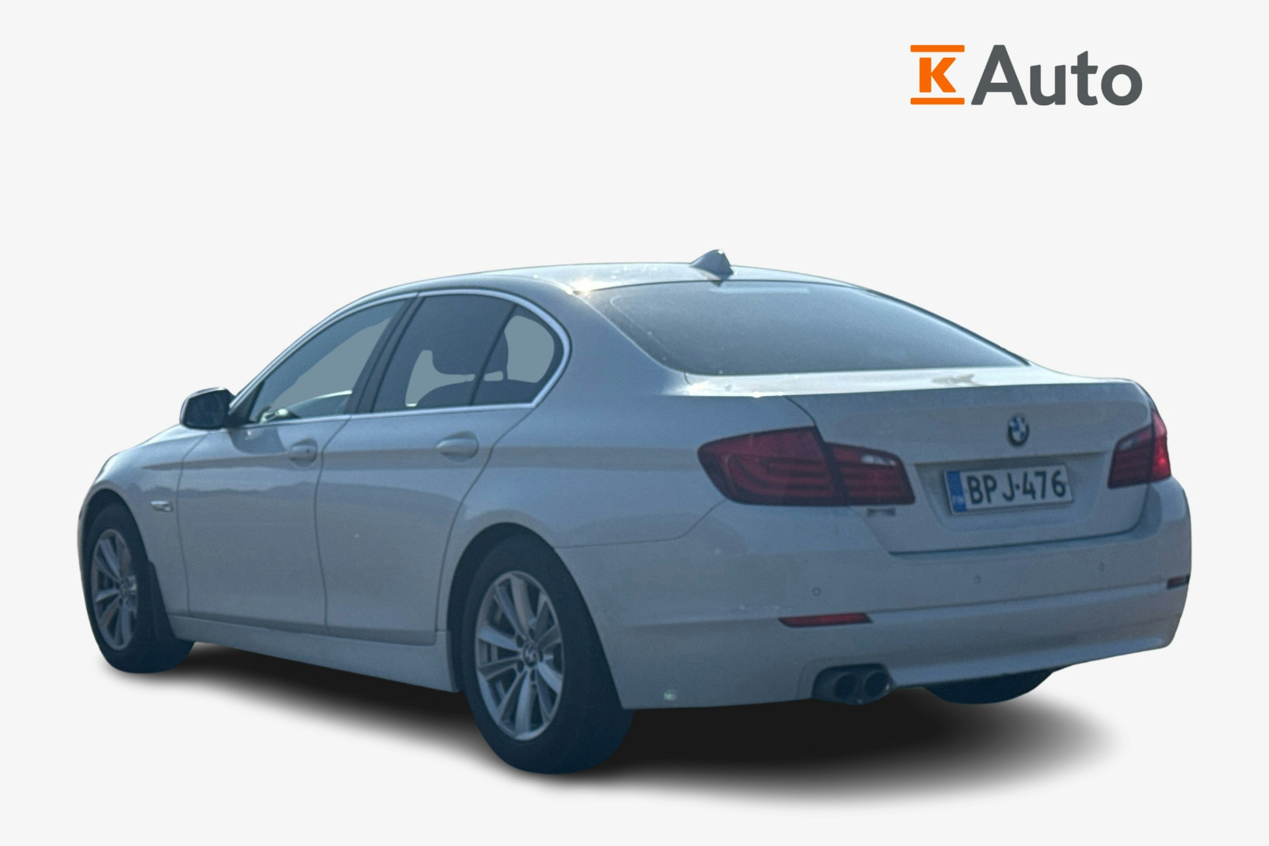 valkoinen BMW 520 2012 kuva 2.