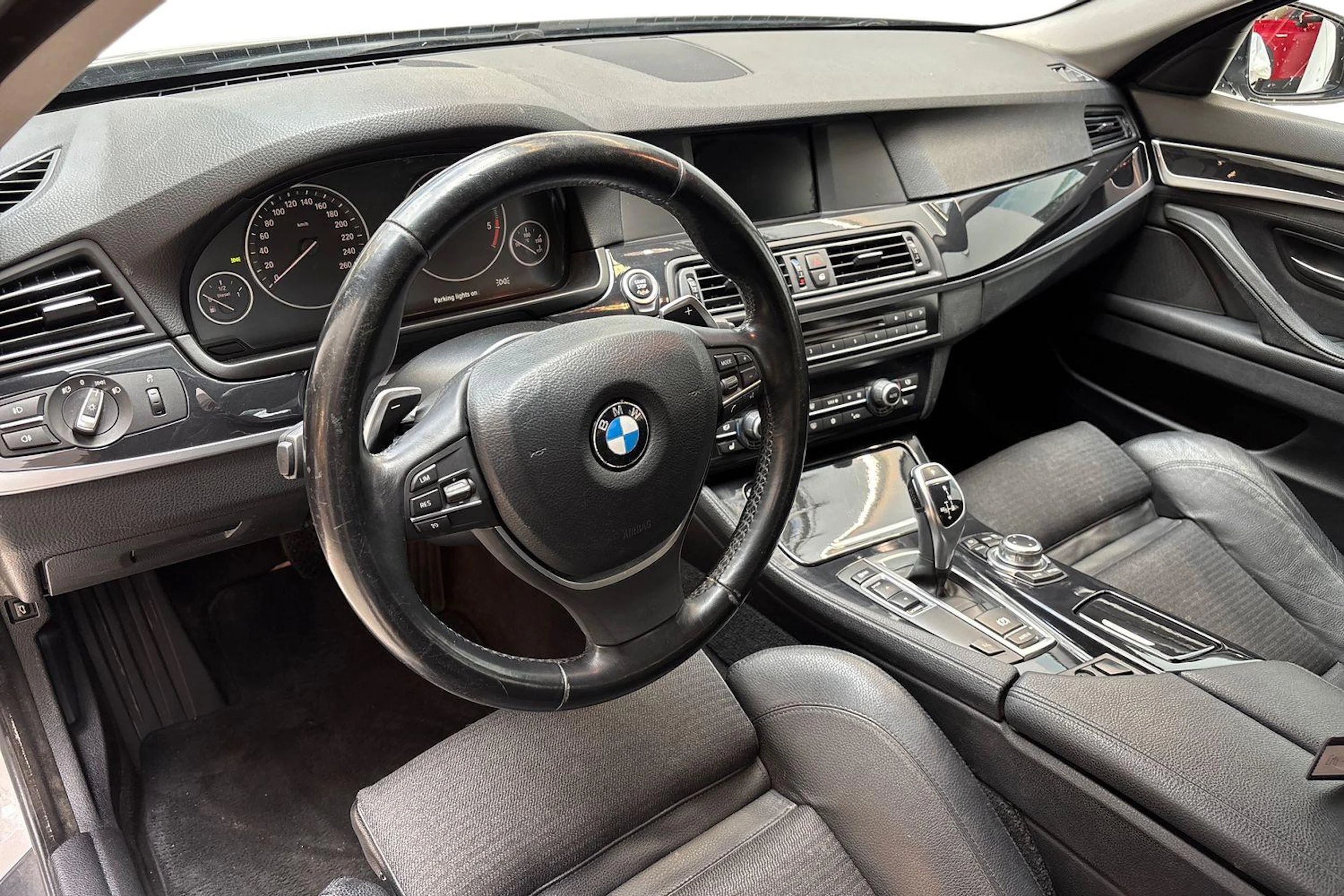 harmaa BMW 520 2012 kuva 8.