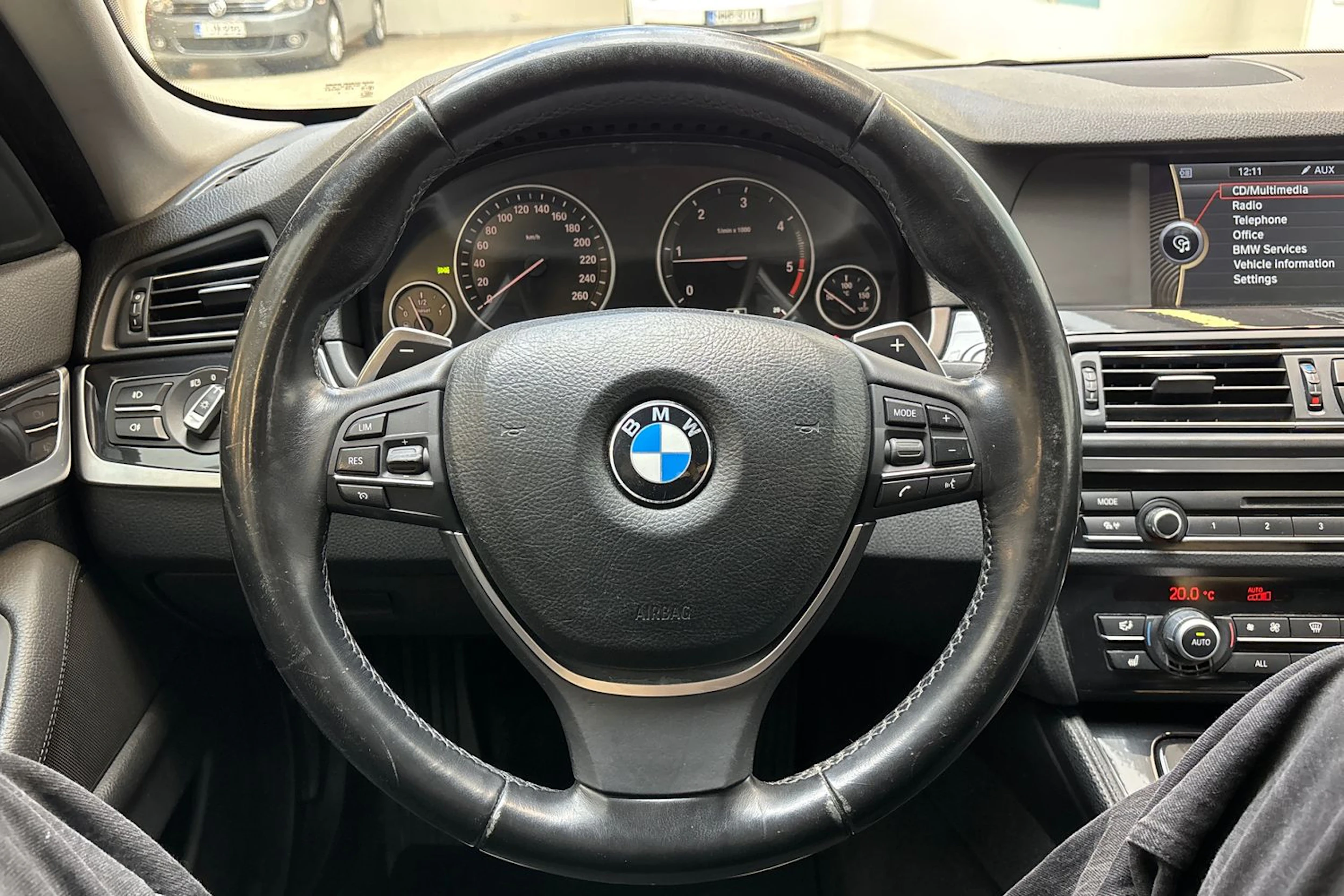 harmaa BMW 520 2012 kuva 17.
