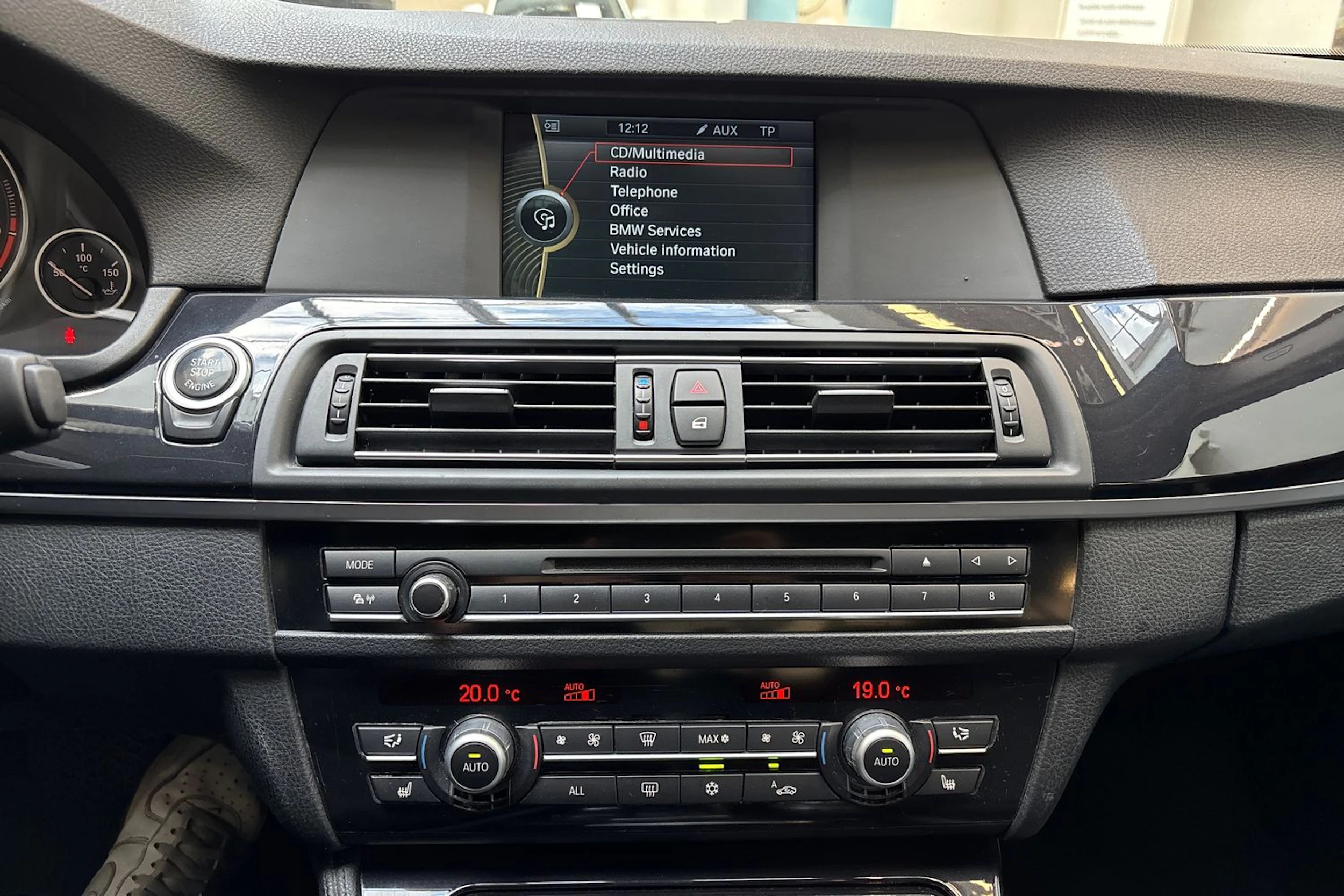 harmaa BMW 520 2012 kuva 19.