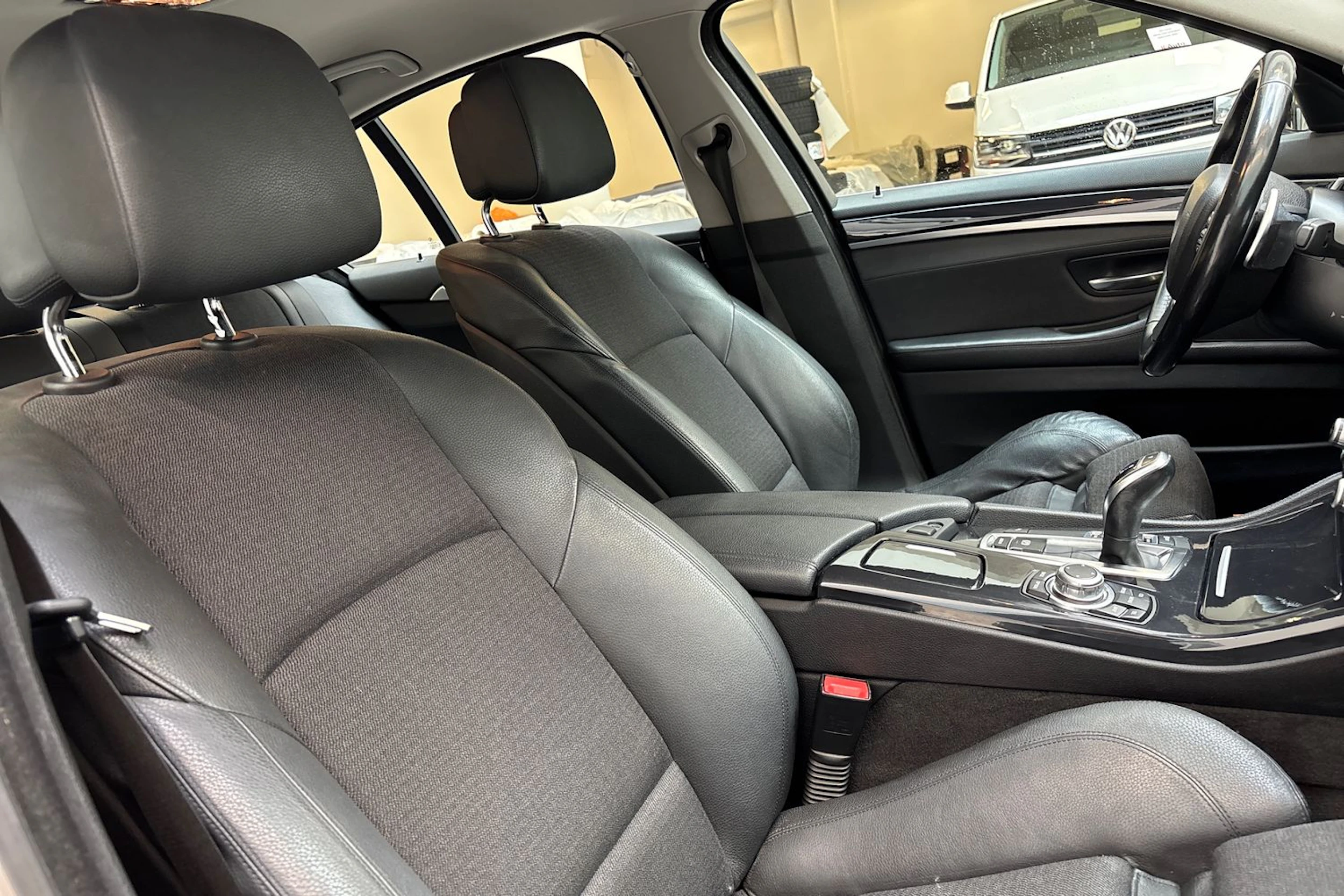 harmaa BMW 520 2012 kuva 21.