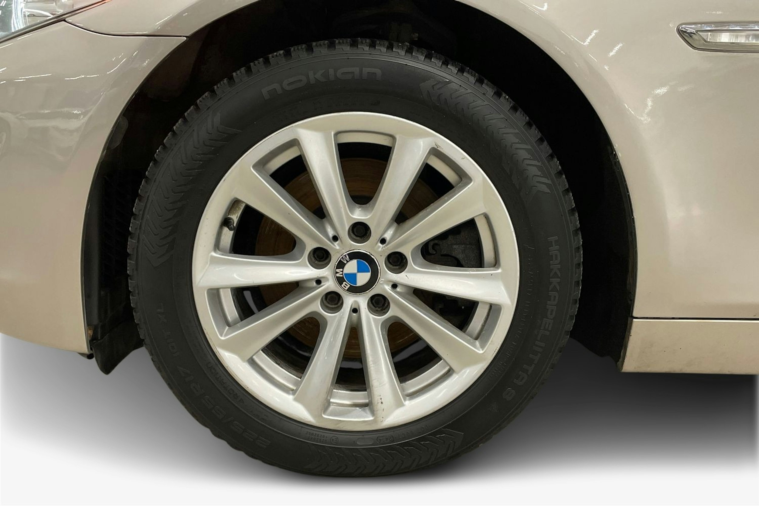 harmaa BMW 520 2012 kuva 11.