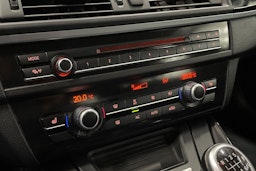 harmaa BMW 520 2012 kuva 18.