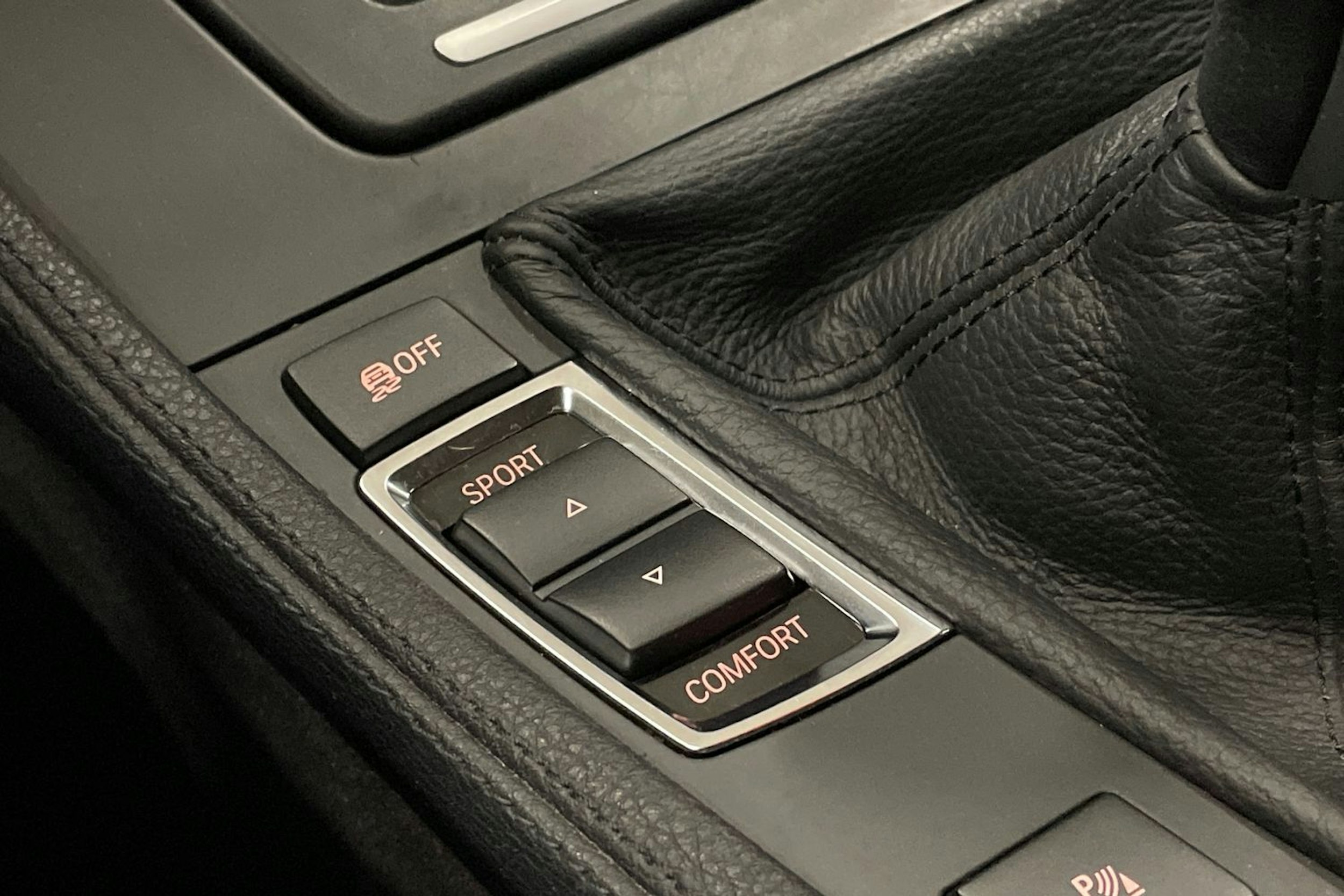 harmaa BMW 520 2012 kuva 19.