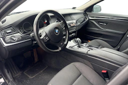 musta BMW 520 2012 kuva 3.