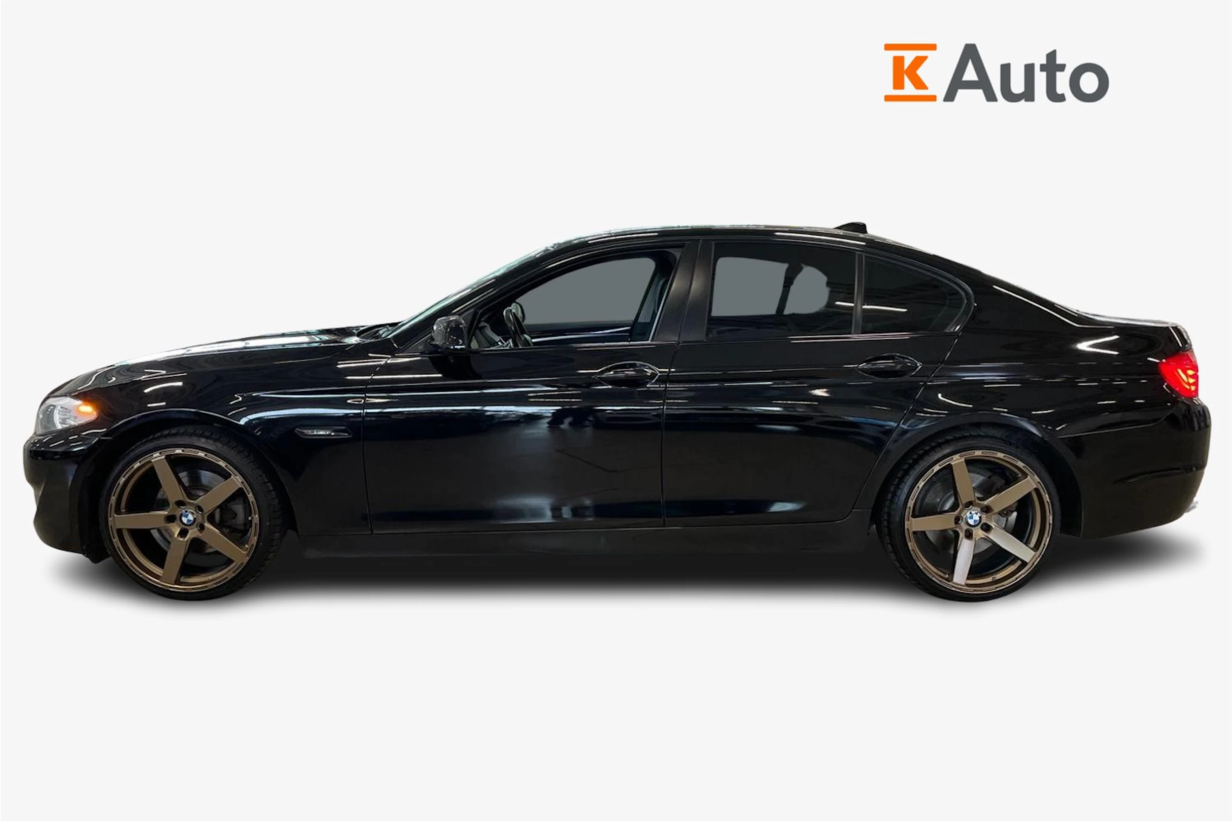 musta BMW 520 2012 kuva 5.