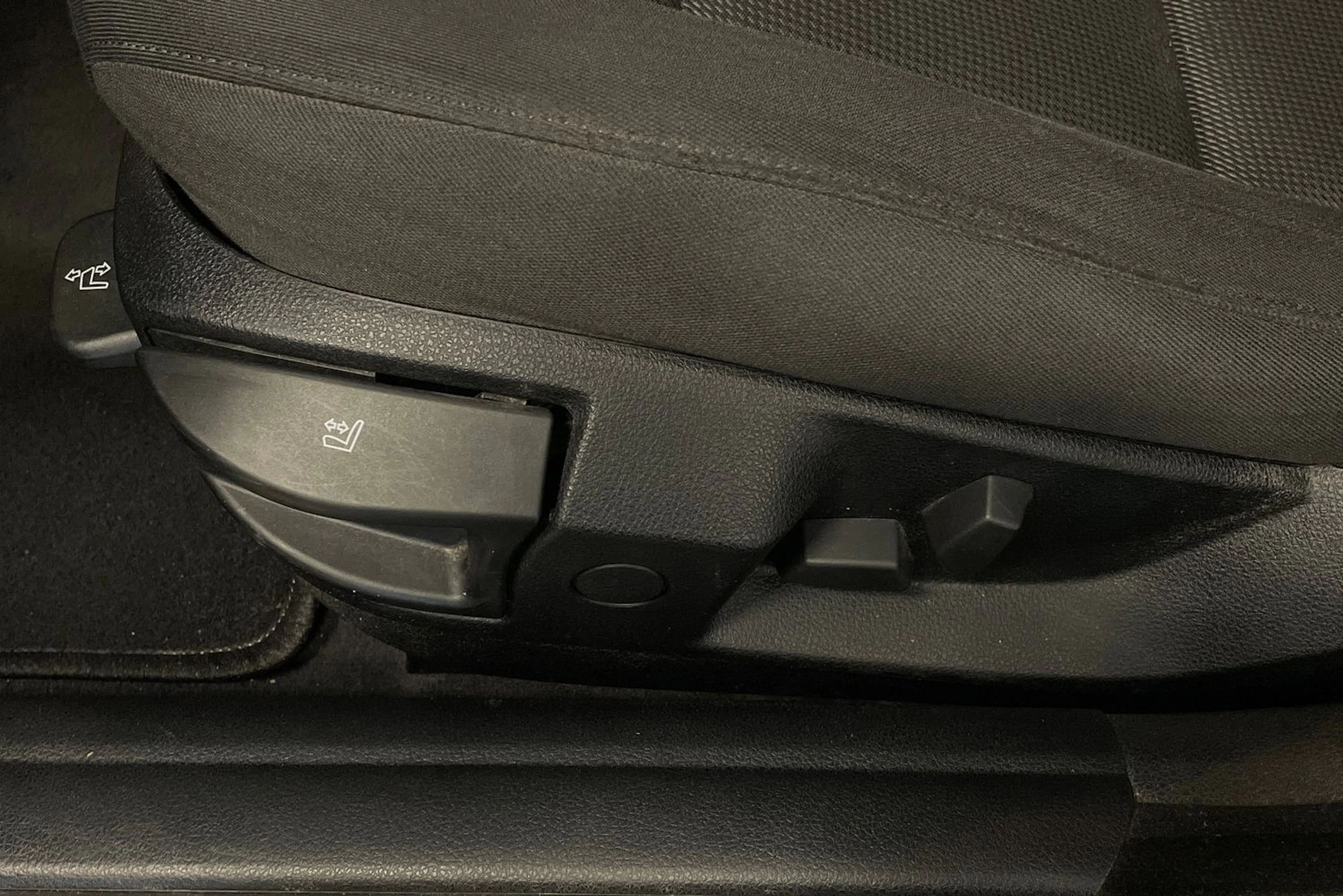 musta BMW 520 2012 kuva 12.