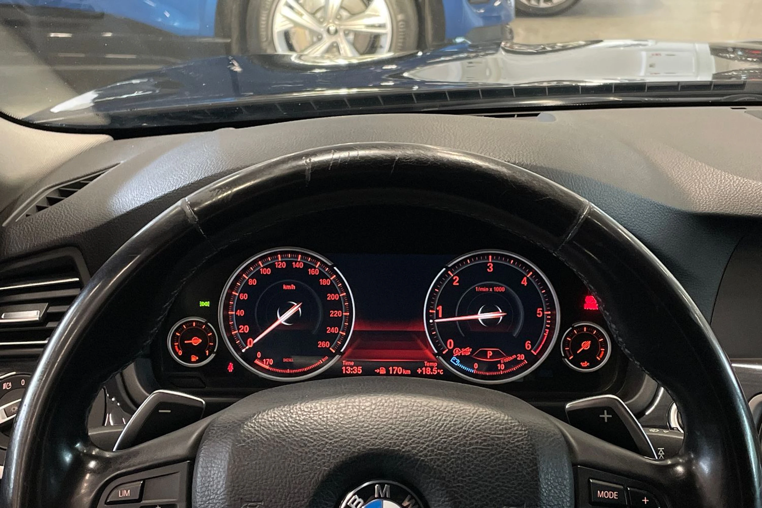musta BMW 520 2012 kuva 14.