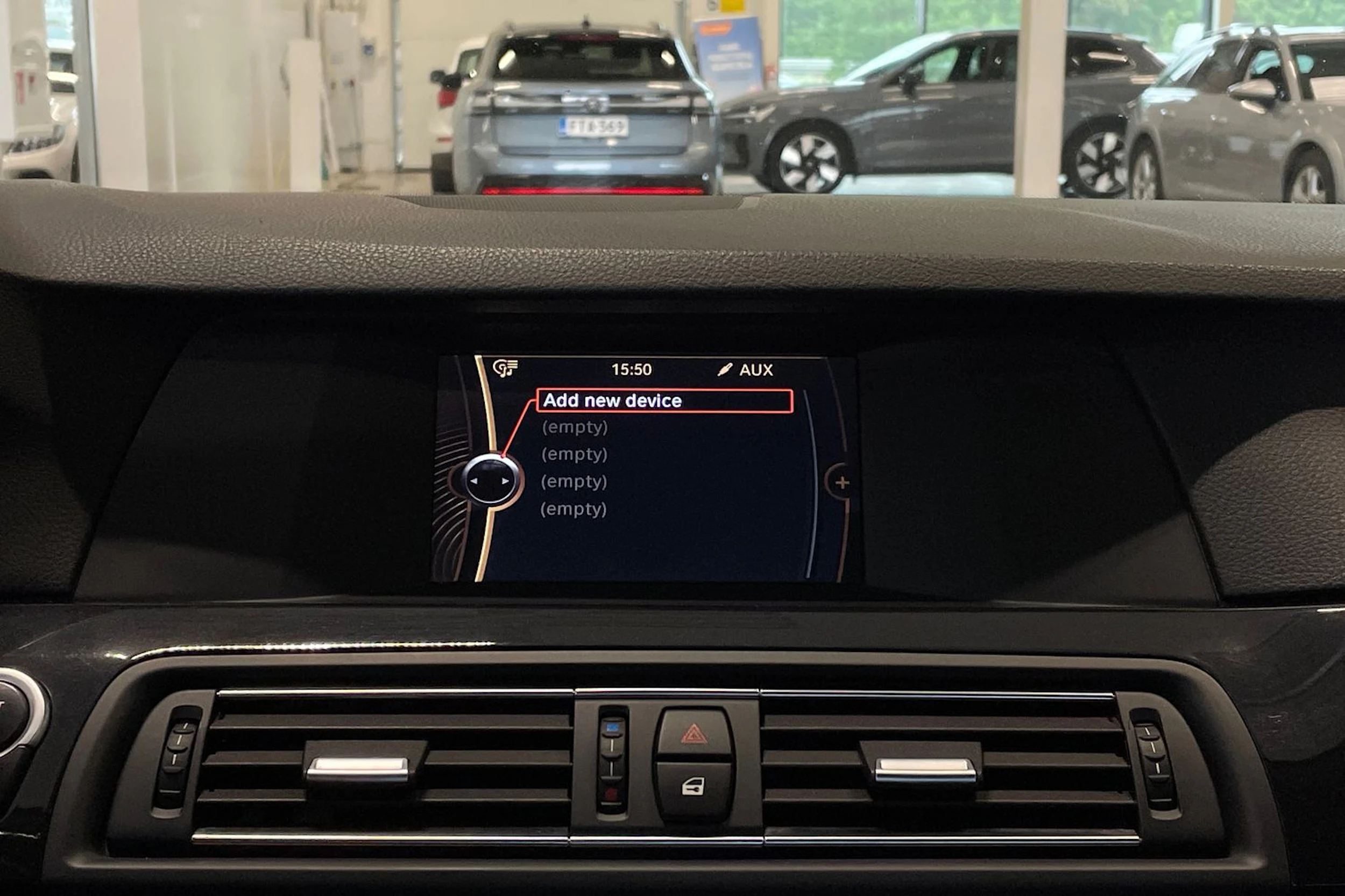 musta BMW 520 2012 kuva 18.