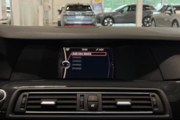 musta BMW 520 2012 kuva 18.