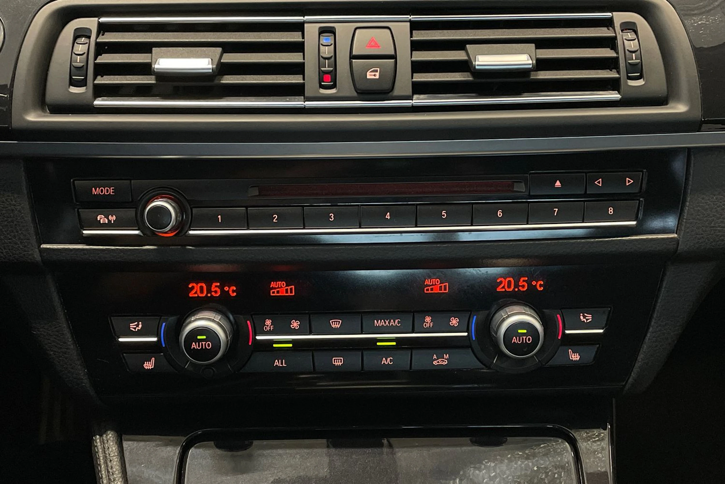 musta BMW 520 2012 kuva 20.