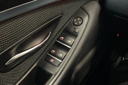 musta BMW 520 2012 kuva 22.