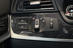 musta BMW 520 2012 kuva 23.