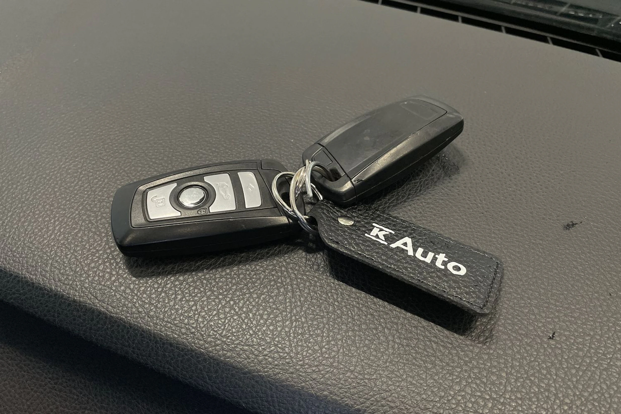 musta BMW 520 2012 kuva 25.