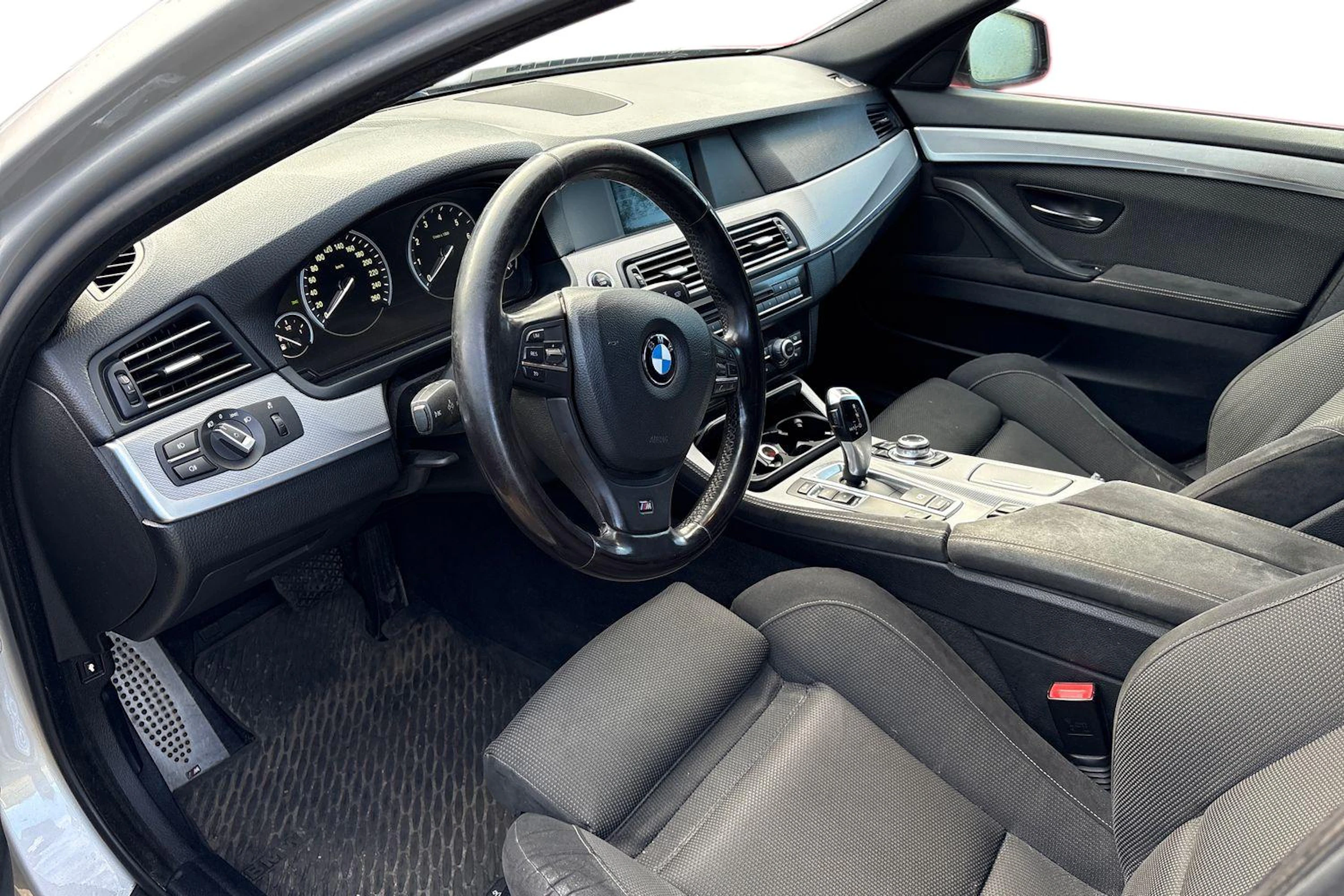 harmaa BMW 520 2012 kuva 3.