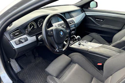 harmaa BMW 520 2012 kuva 3.