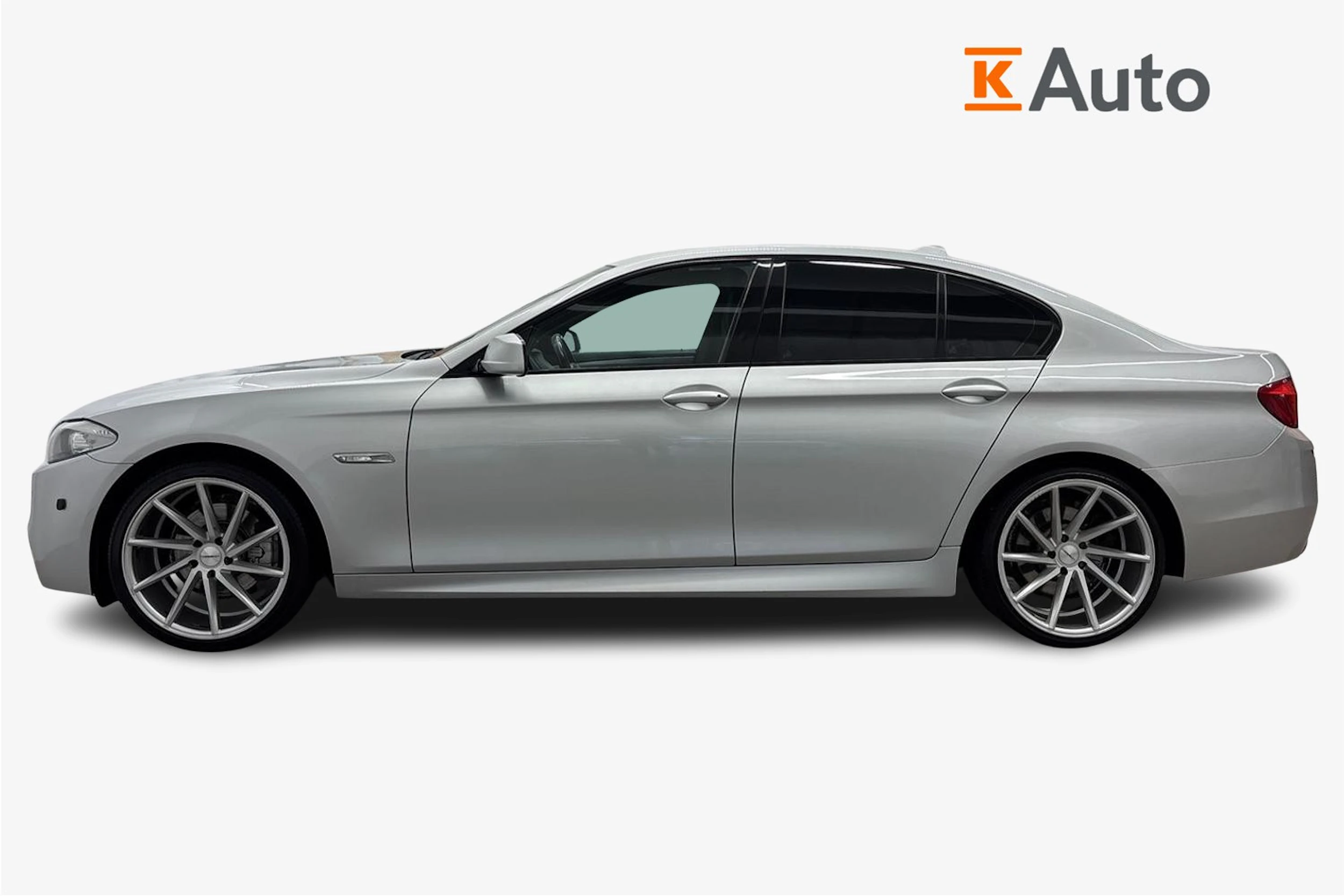 harmaa BMW 520 2012 kuva 5.