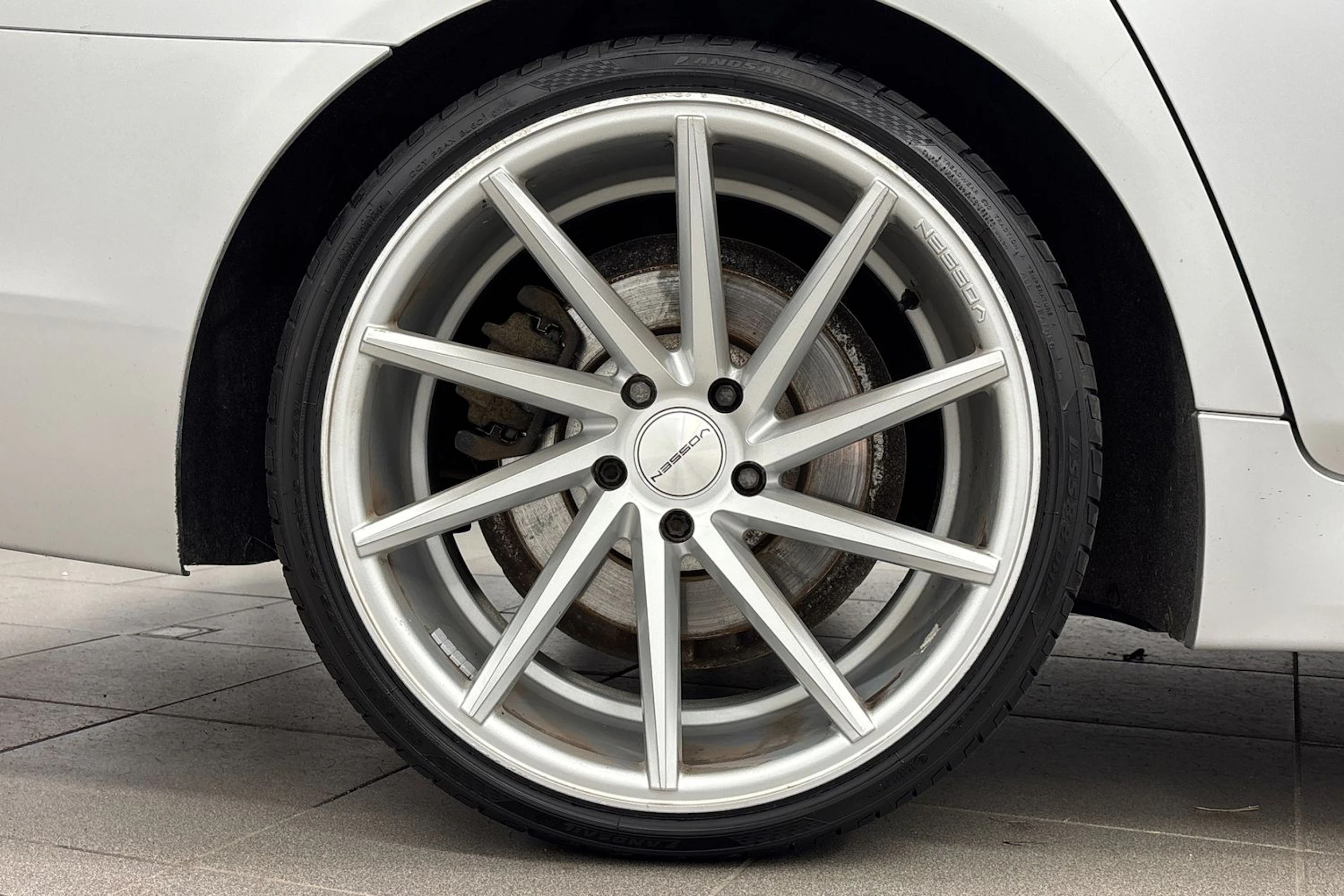 harmaa BMW 520 2012 kuva 10.