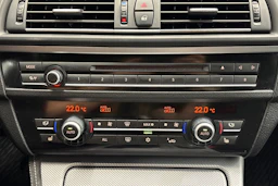 harmaa BMW 520 2012 kuva 18.