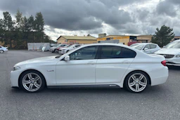 Valkoinen BMW 520 2012 kuva 4.