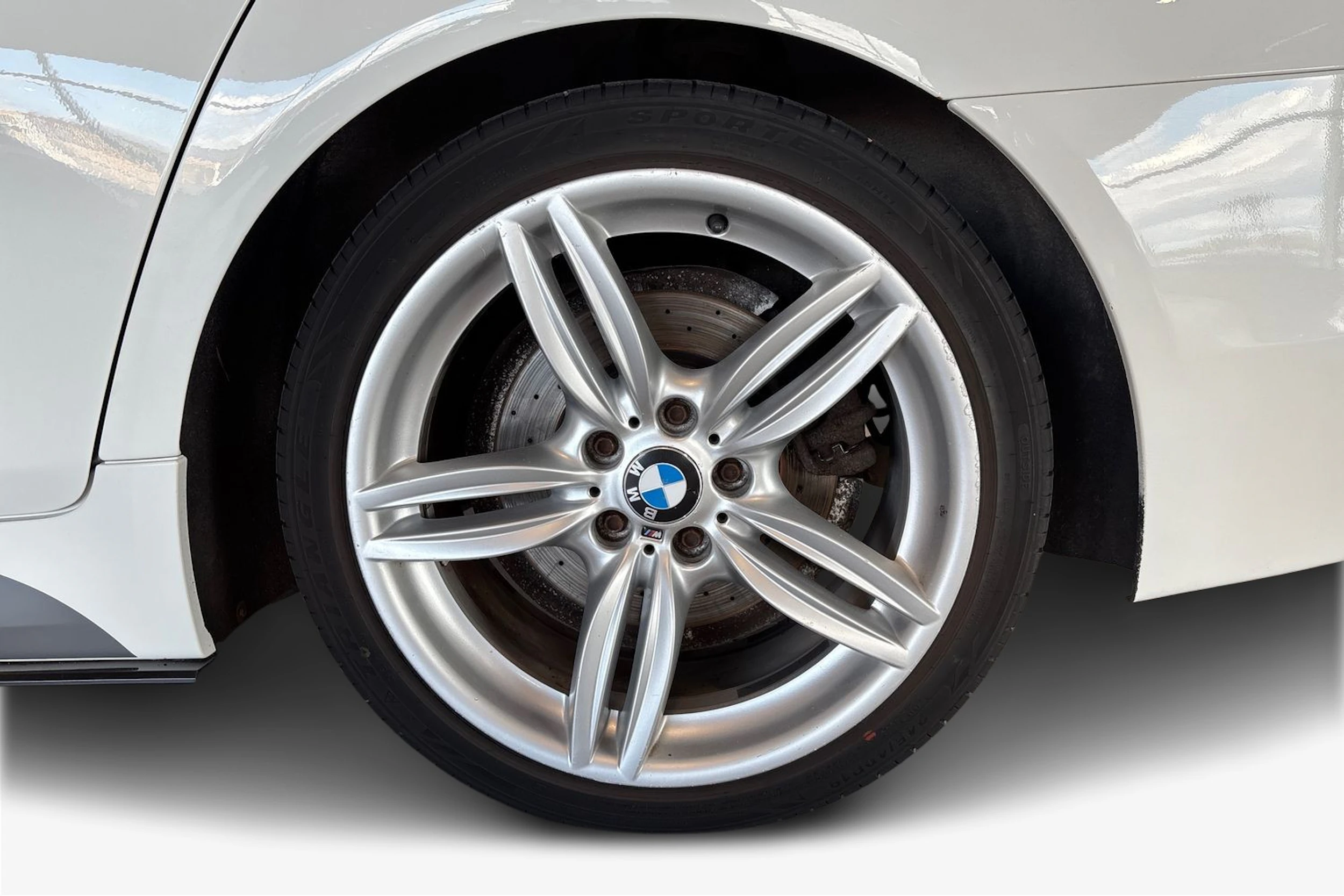 Valkoinen BMW 520 2012 kuva 9.