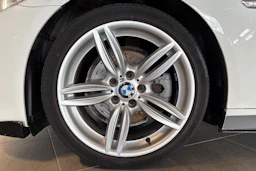 Valkoinen BMW 520 2012 kuva 10.