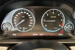 Valkoinen BMW 520 2012 kuva 12.
