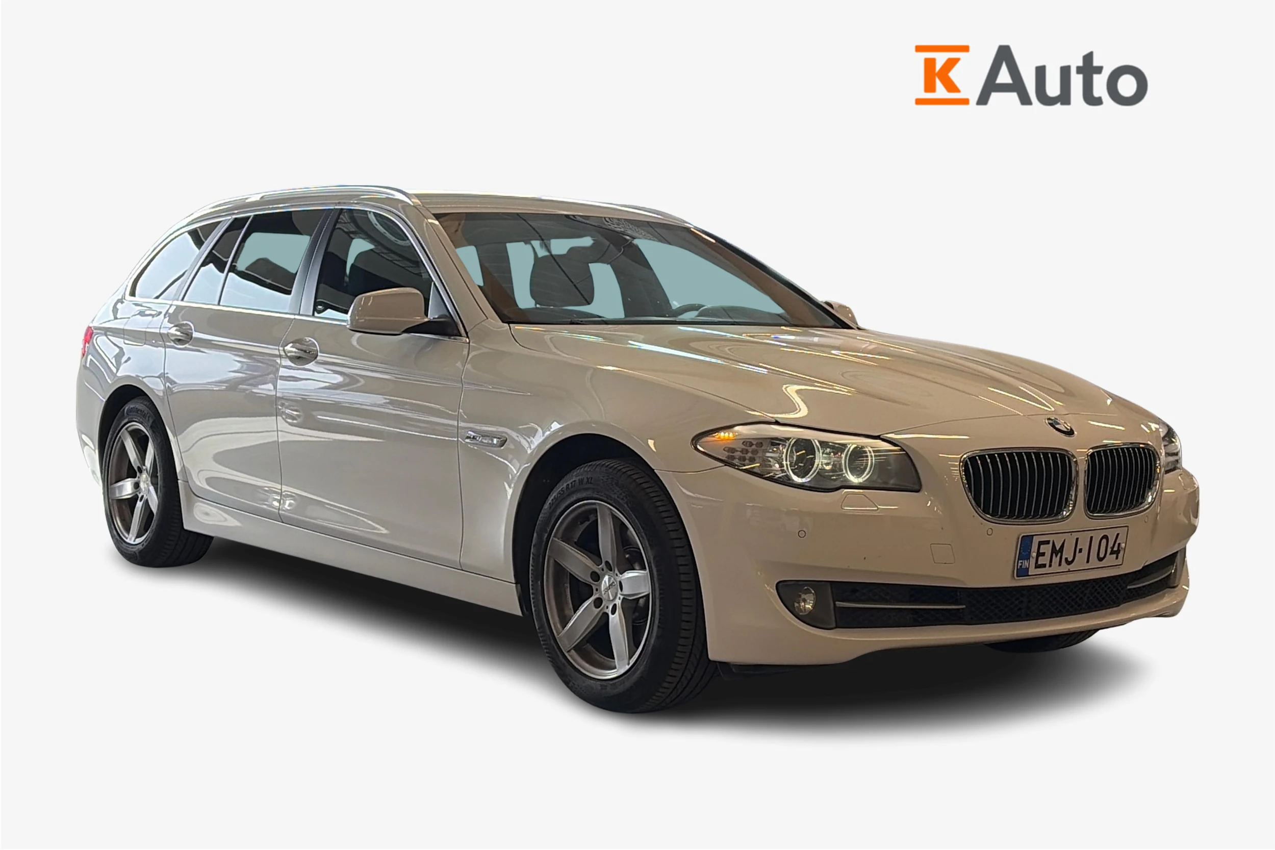 valkoinen BMW 520 2013 kuva 1.