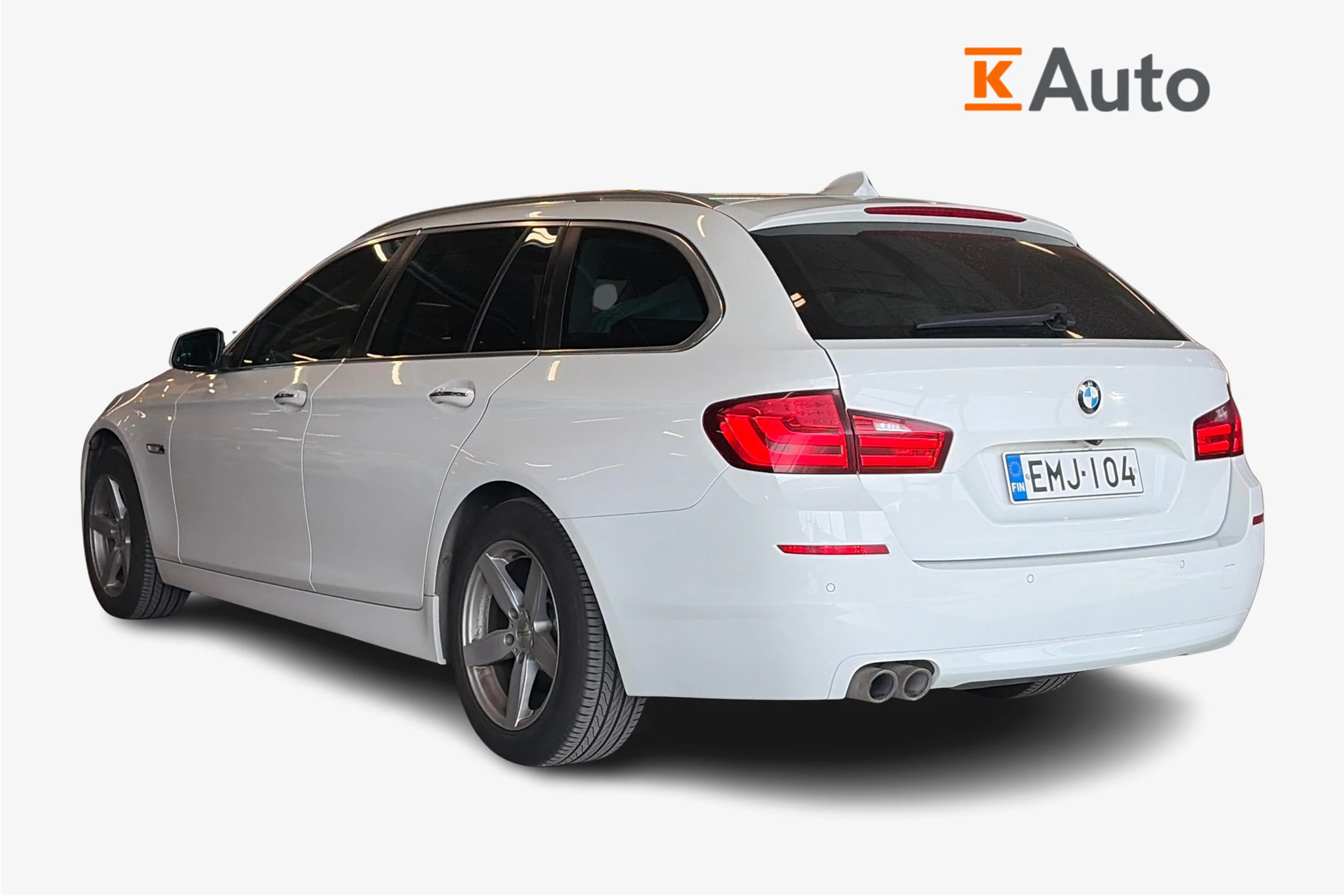 valkoinen BMW 520 2013 kuva 2.